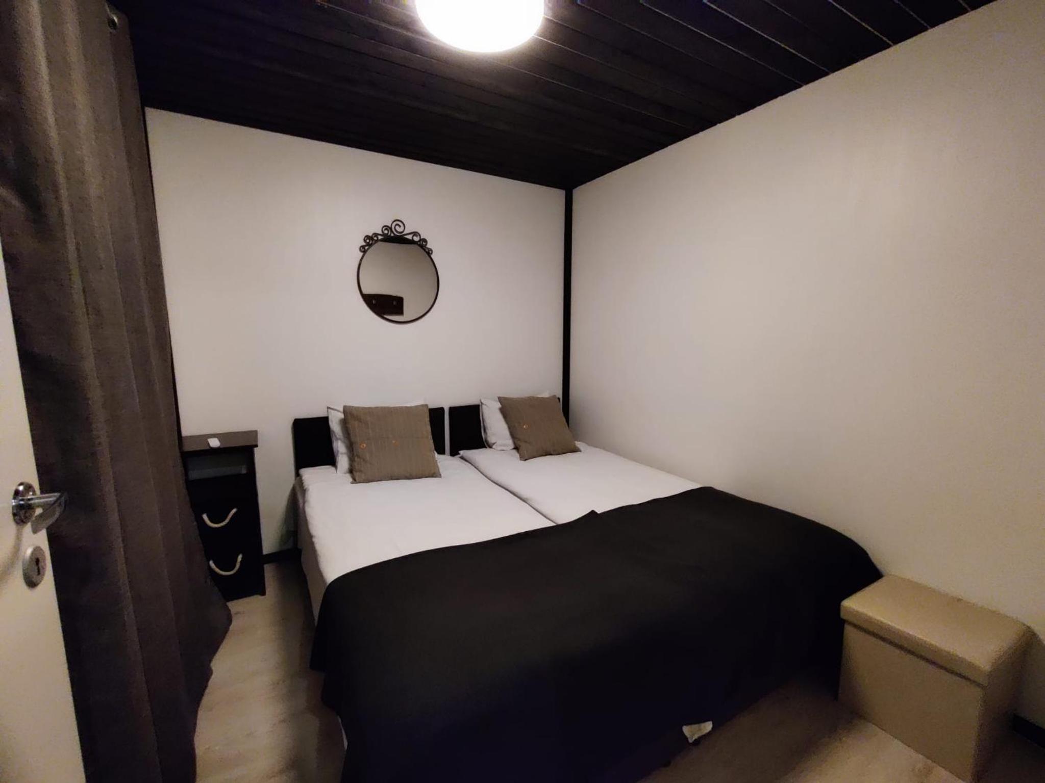 One-Bedroom House - Photo 19