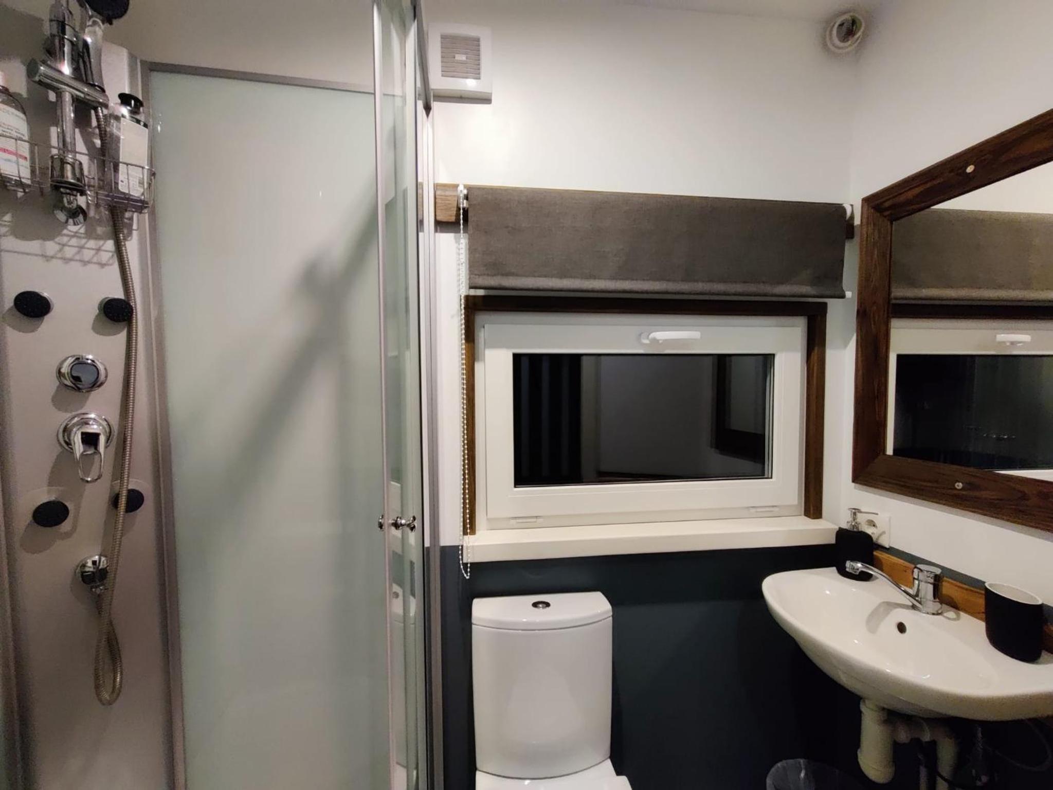 One-Bedroom House - Photo 23