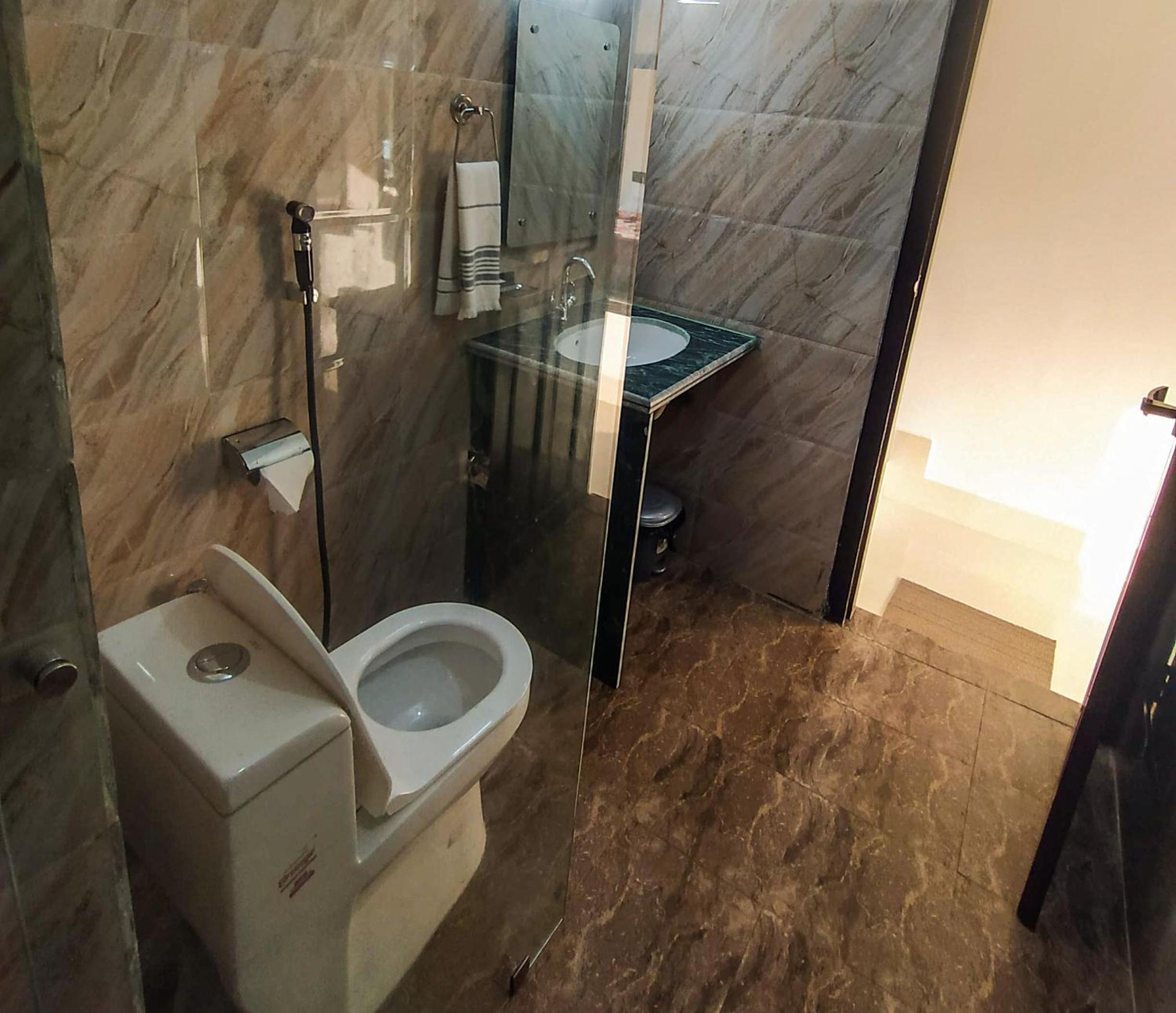 Deluxe Double Room (2 Adults + 1 Child) photo 3