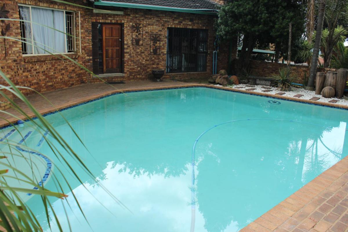 Deluxe Double Room with Balcony photo 1