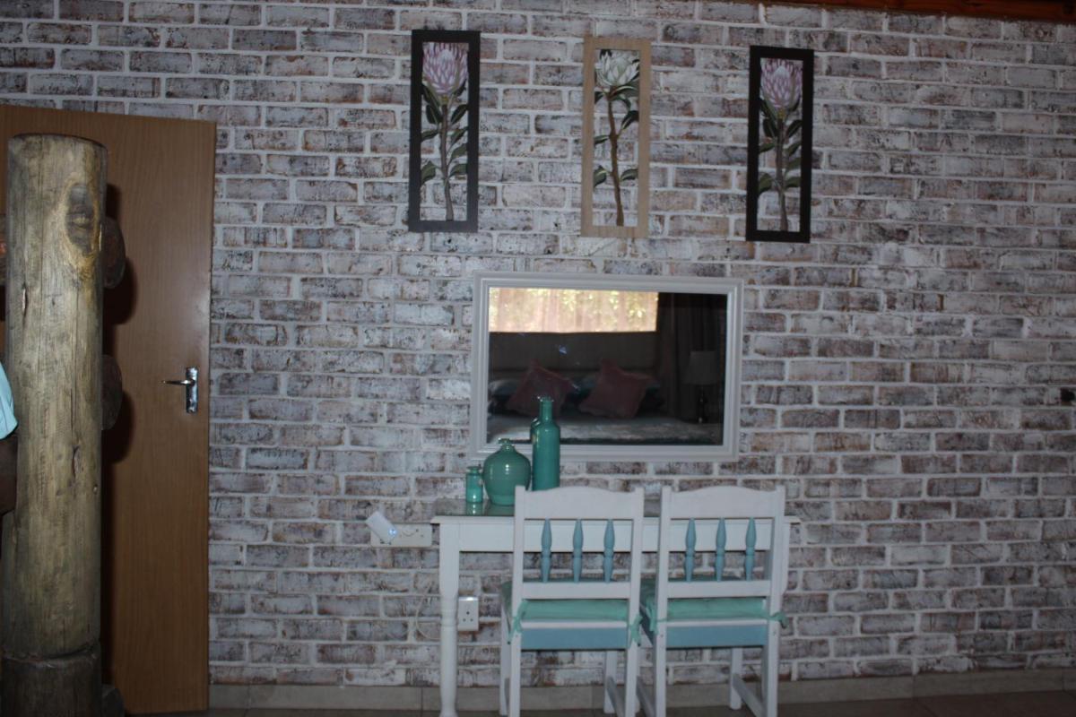 Family Room with Private Bathroom photo 2