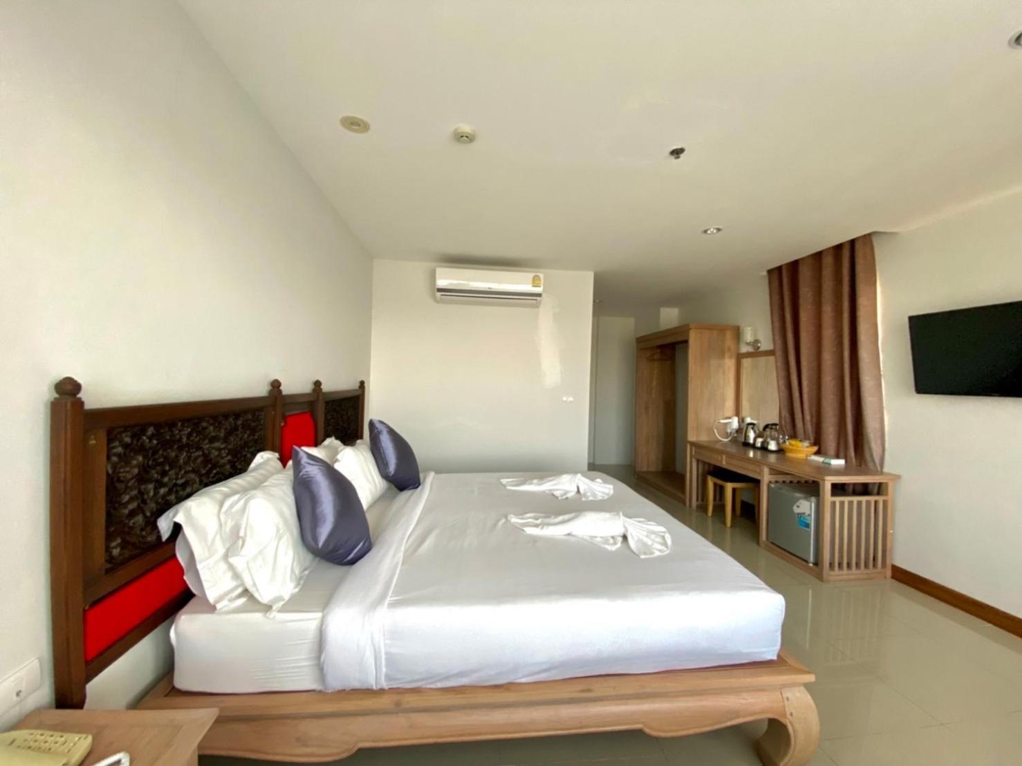 Superior Double or Twin Room - Photo 11