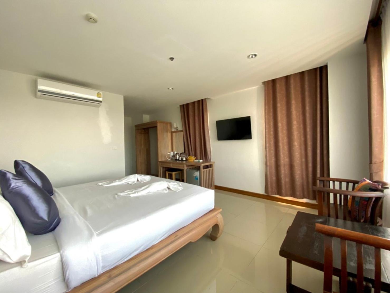 Superior Double or Twin Room - Photo 12