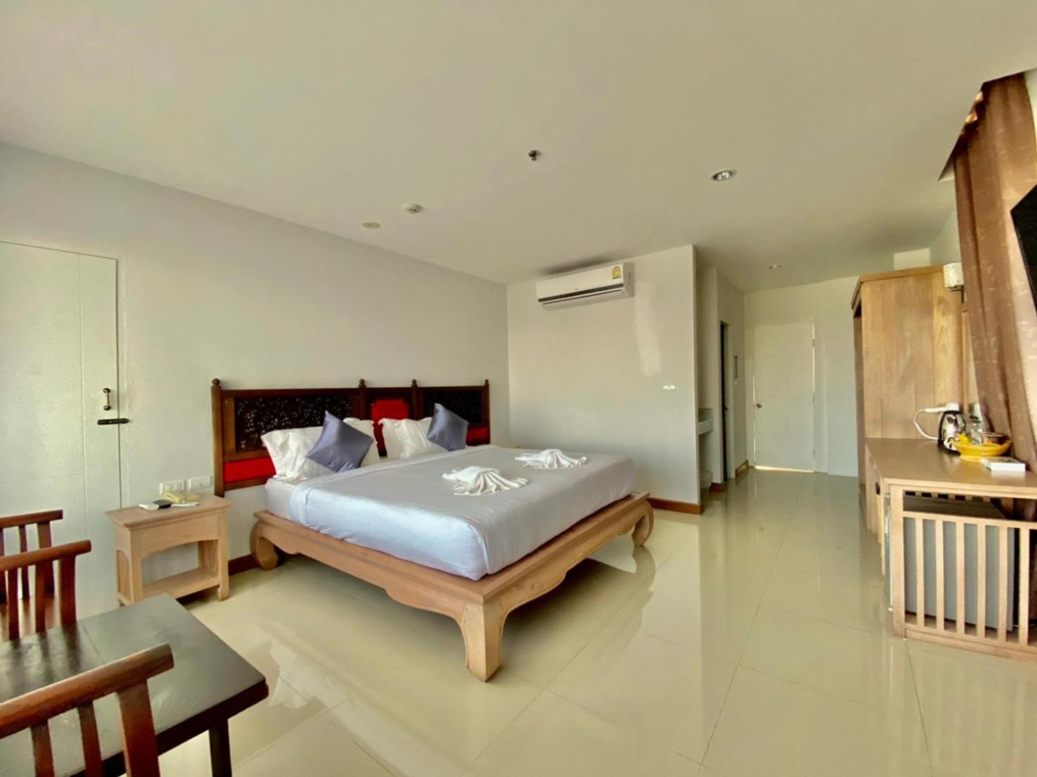 Superior Double or Twin Room - Photo 9