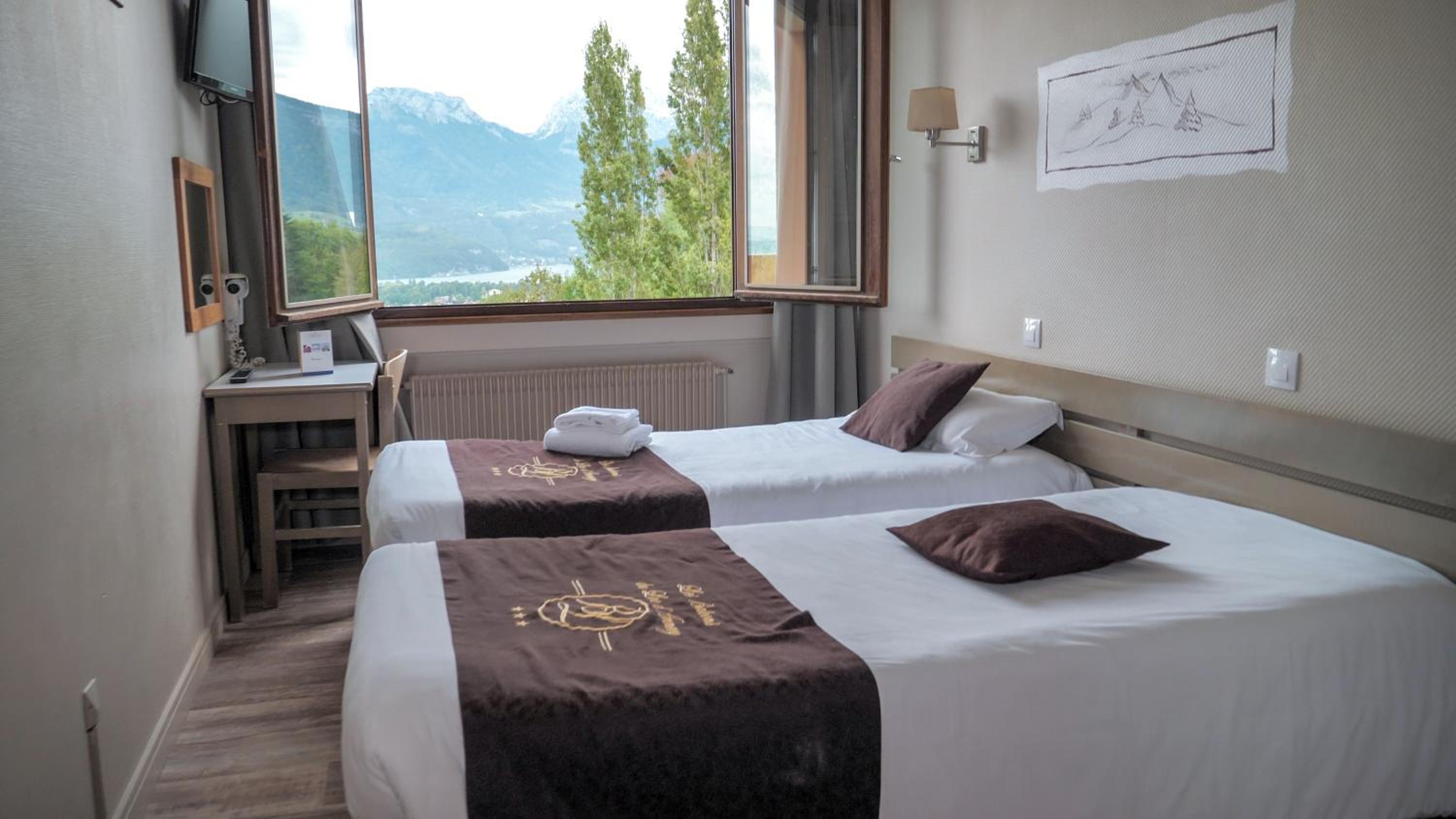 Twin Room with Lake View photo 1