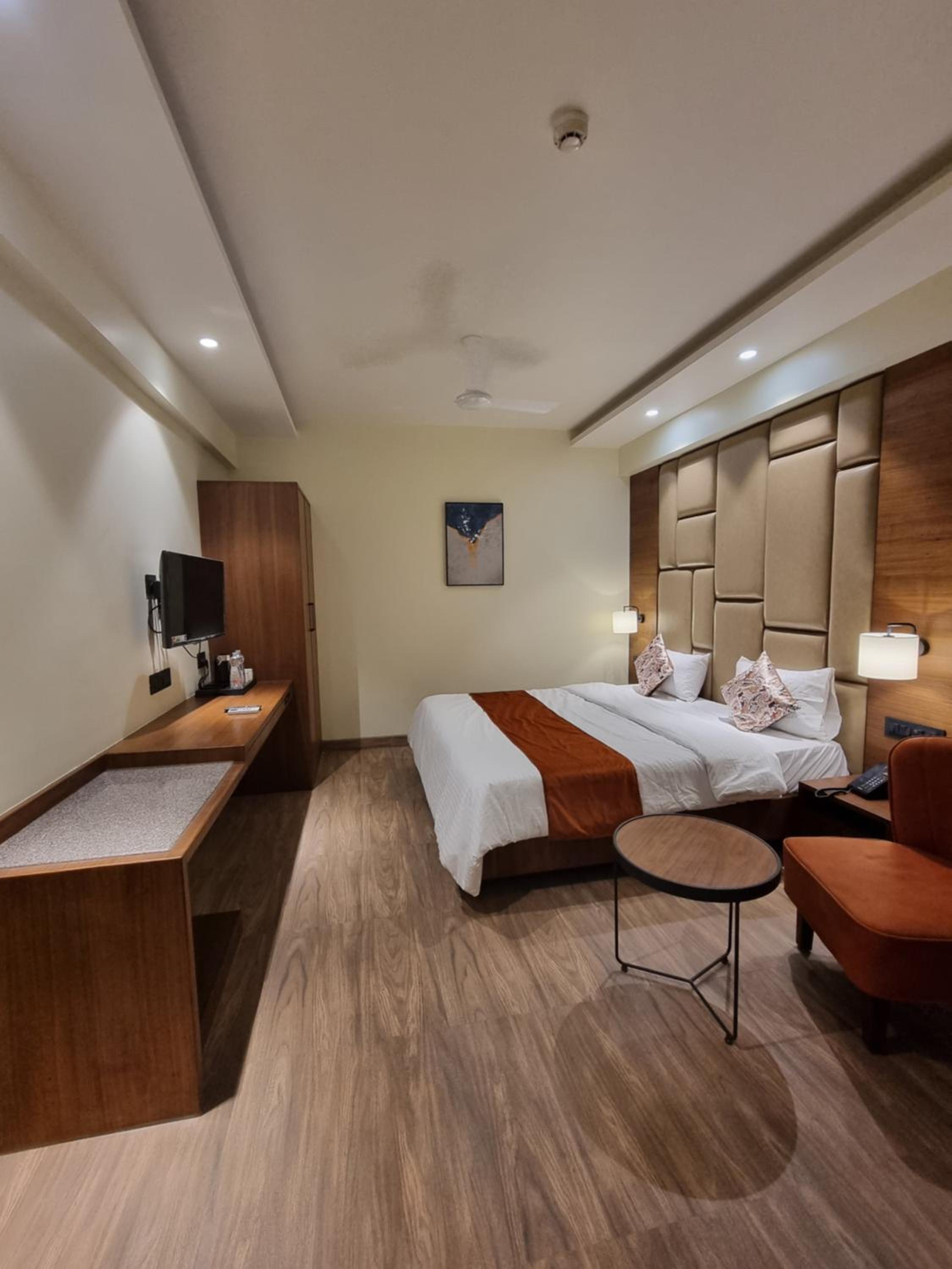 Large Double or Twin Room - Photo 11