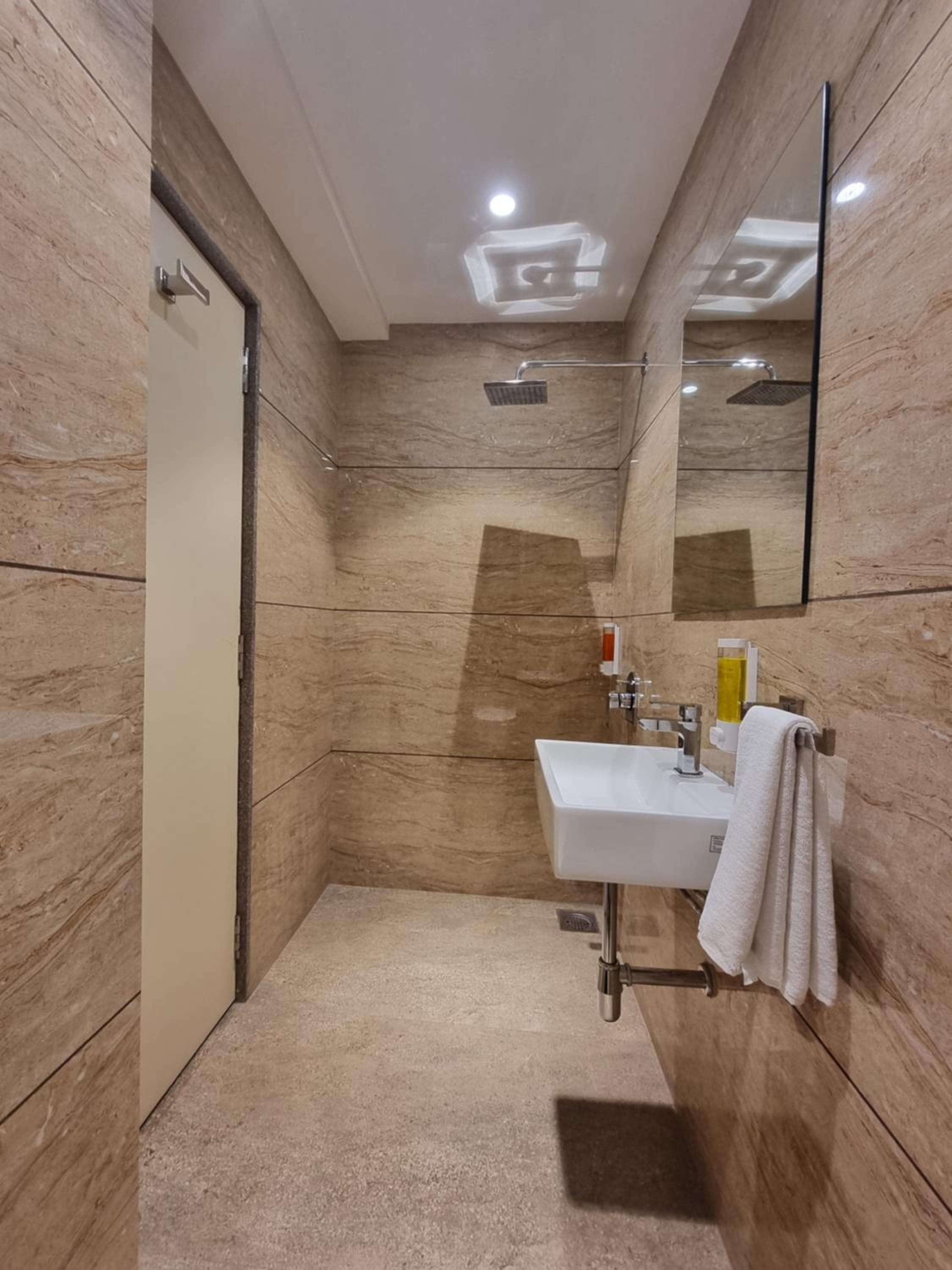 Deluxe Double Room - Photo 10