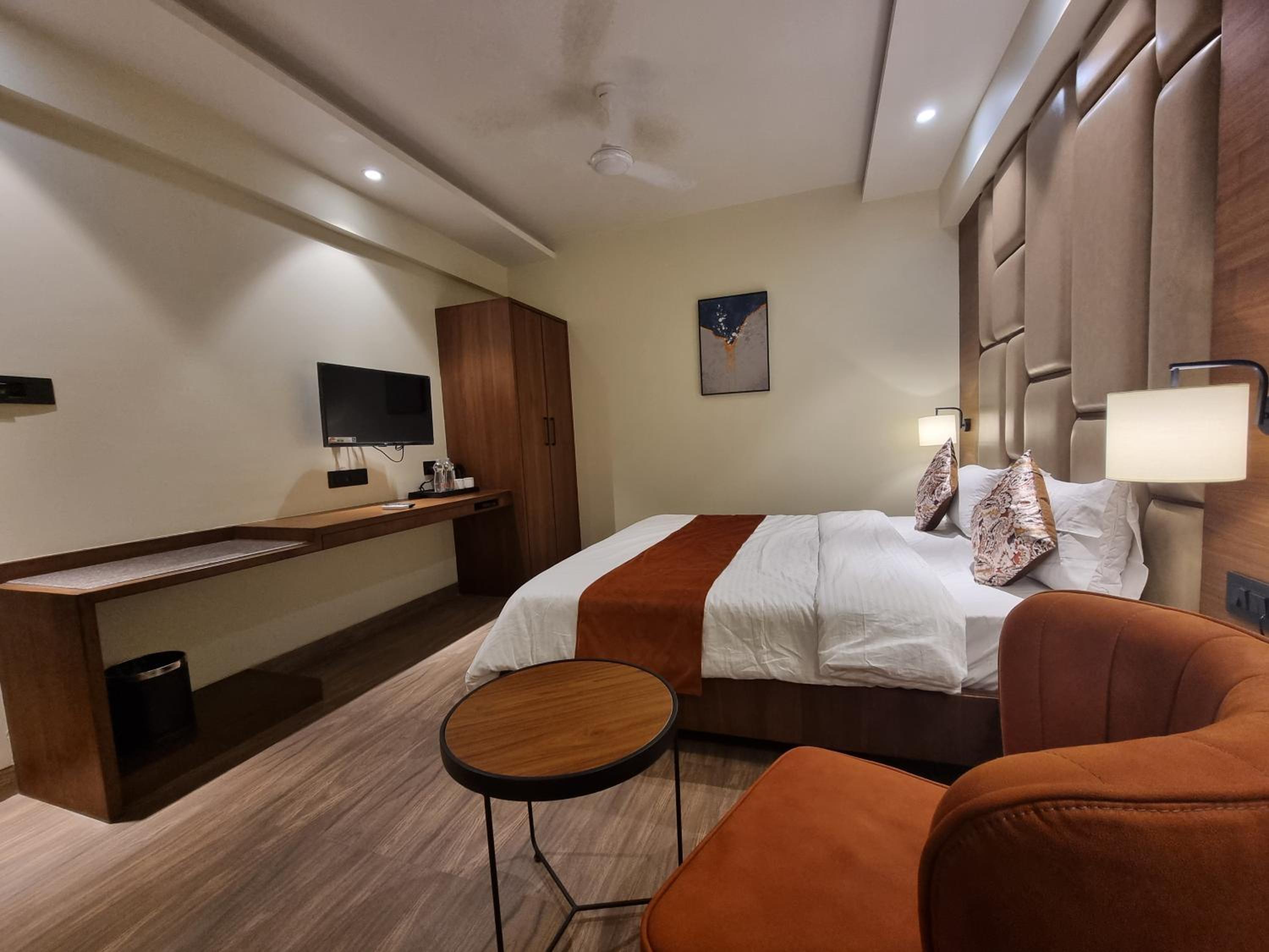 Large Double or Twin Room - Photo 13