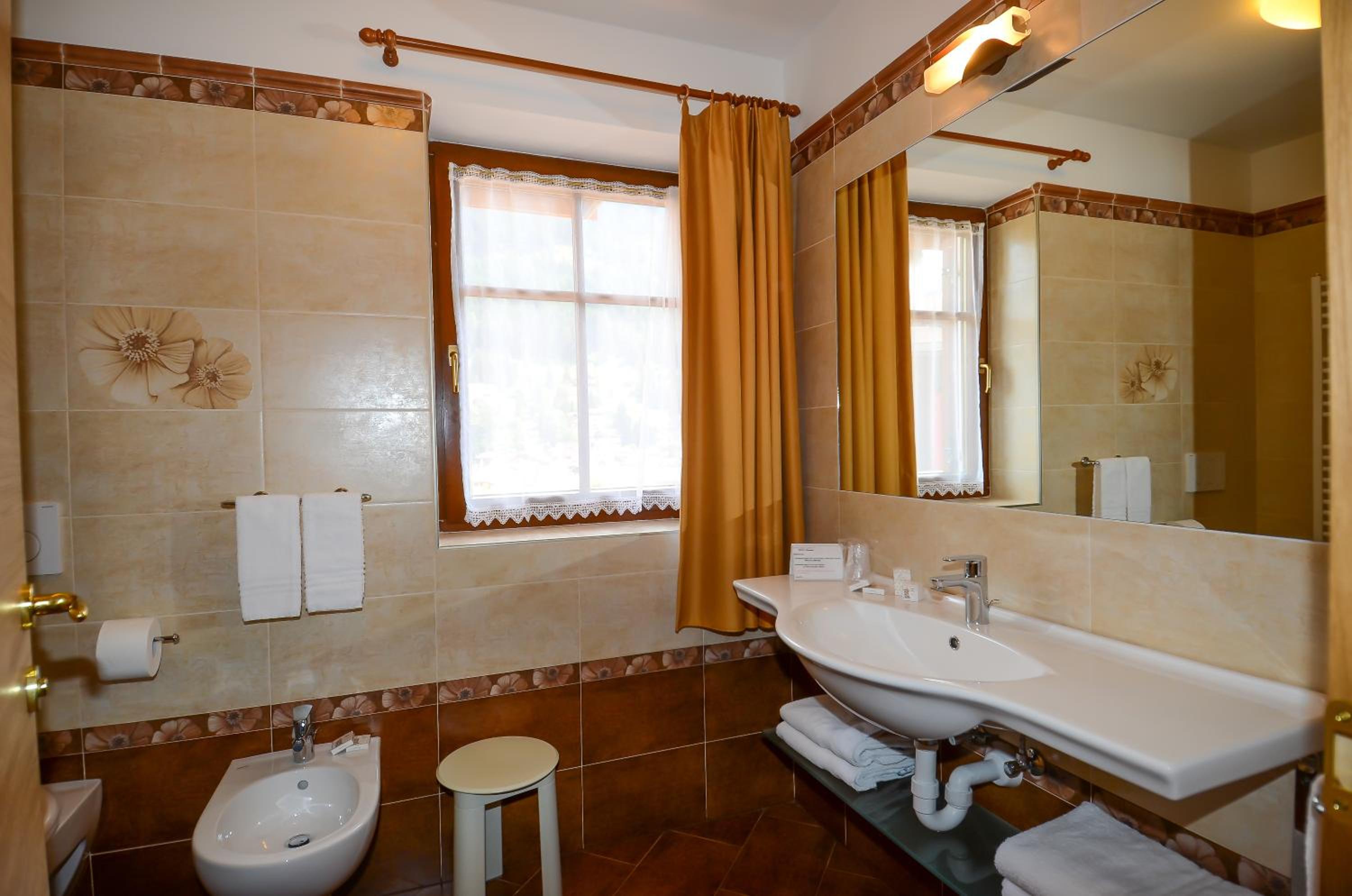 Double or Twin Room photo 3
