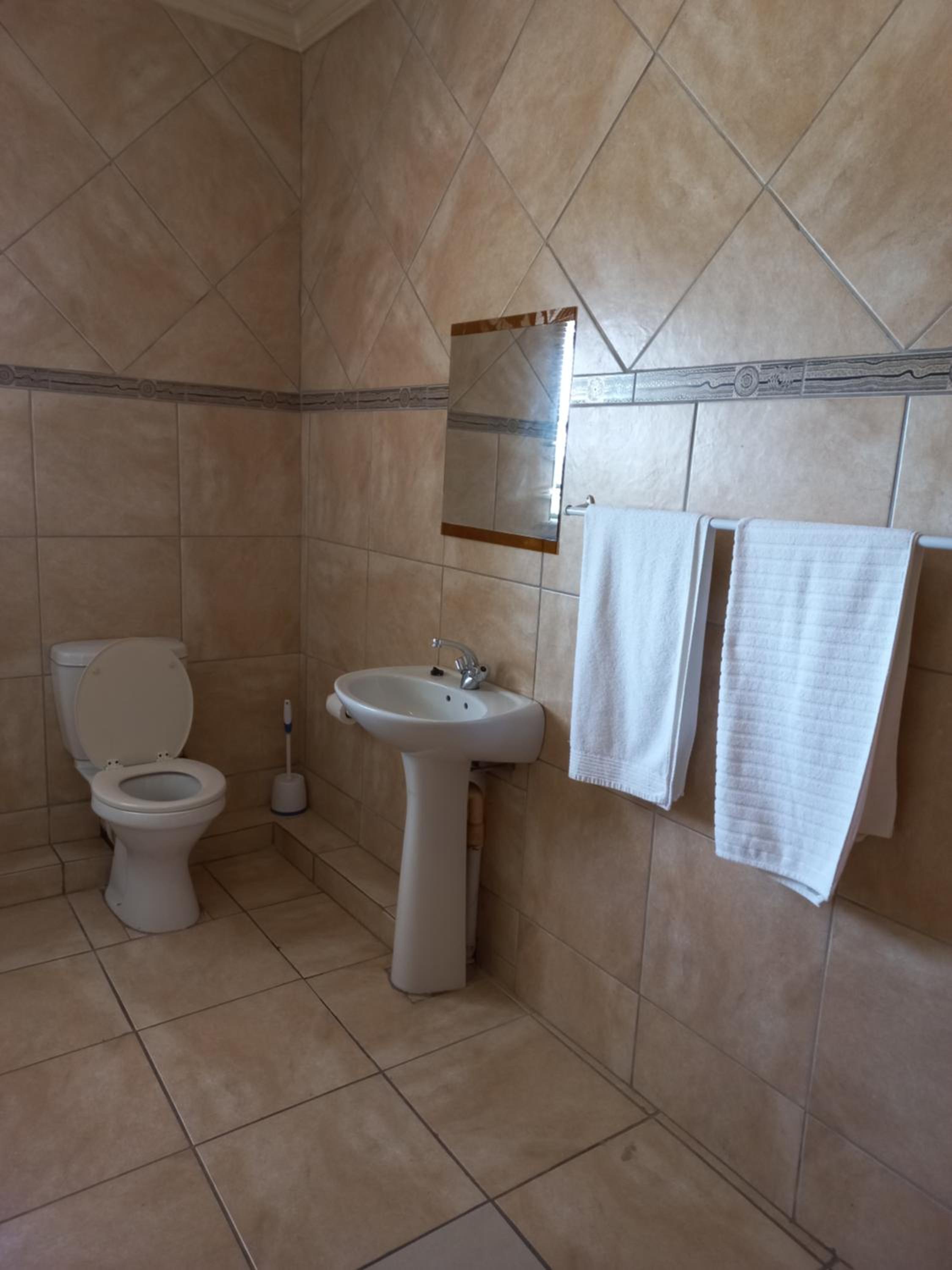 Standard Double Room - Photo 4