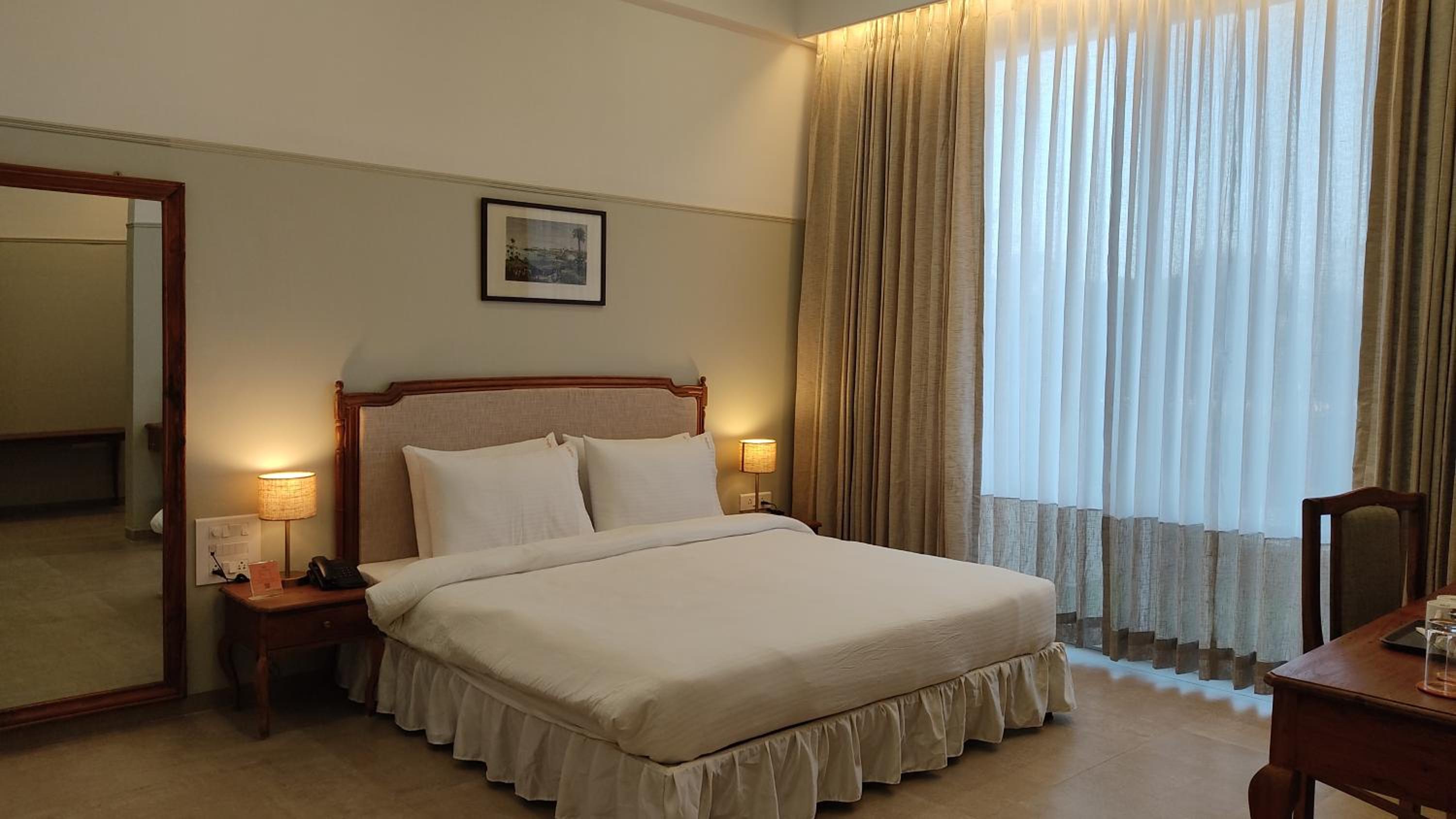 Deluxe Queen Room