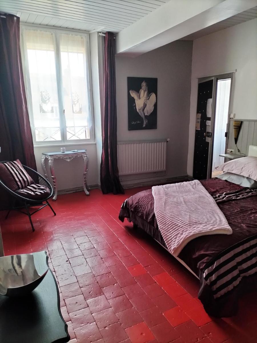 Standard Double Room - Photo 7
