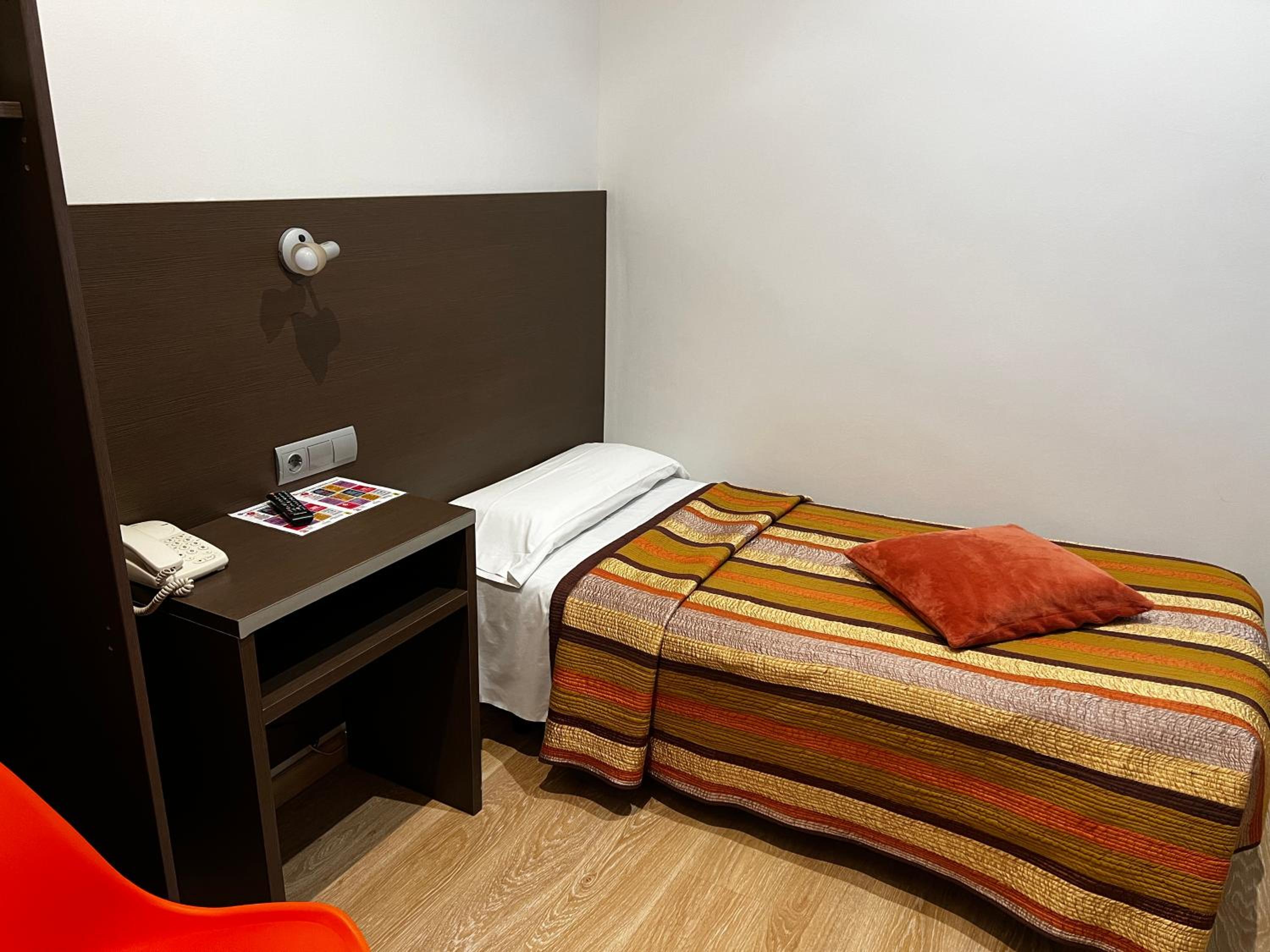 Single Room photo 2