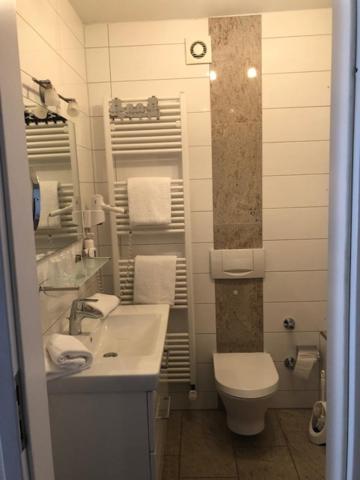 Family Room with Bath - Photo 2