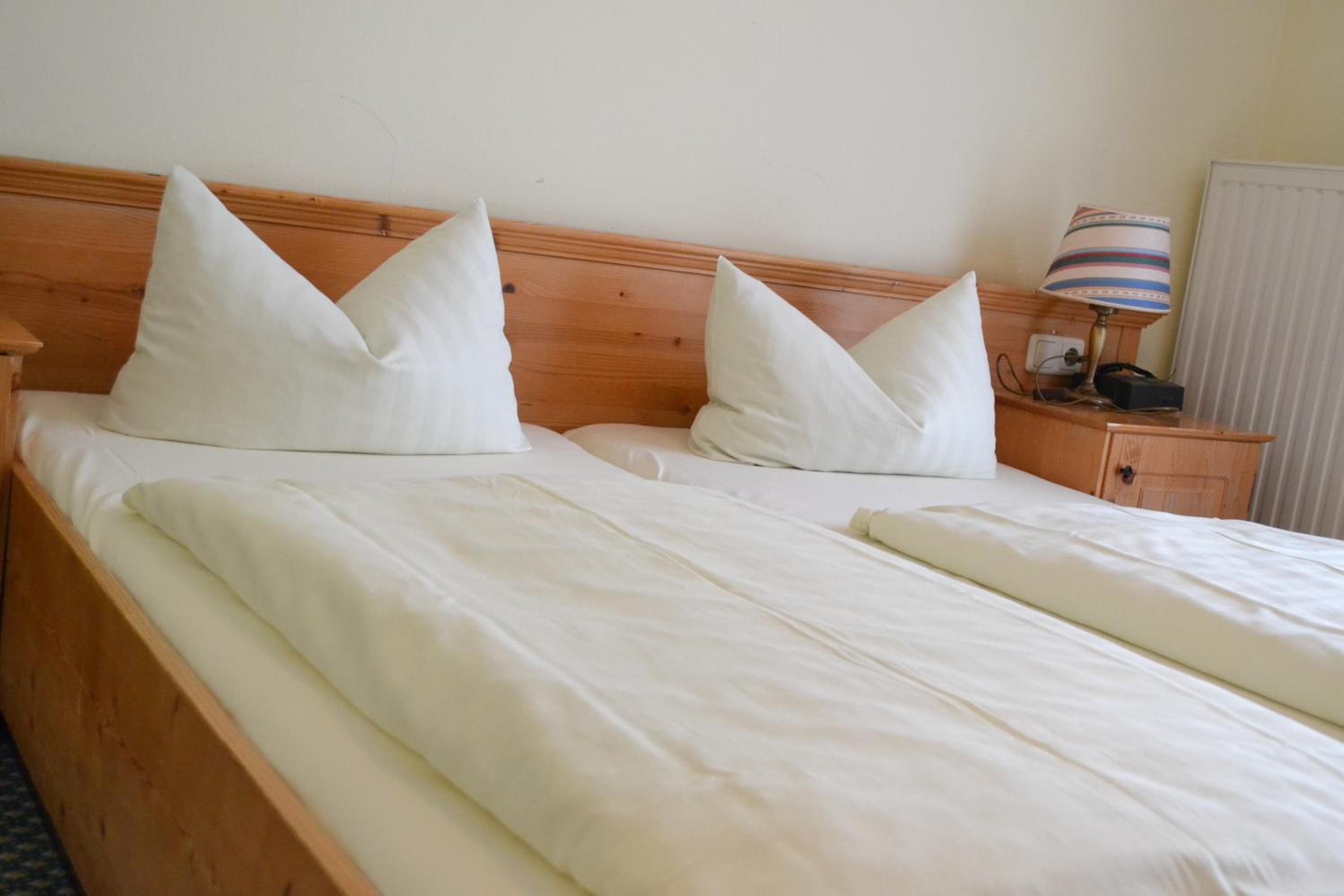 Budget Double Room - Photo 2