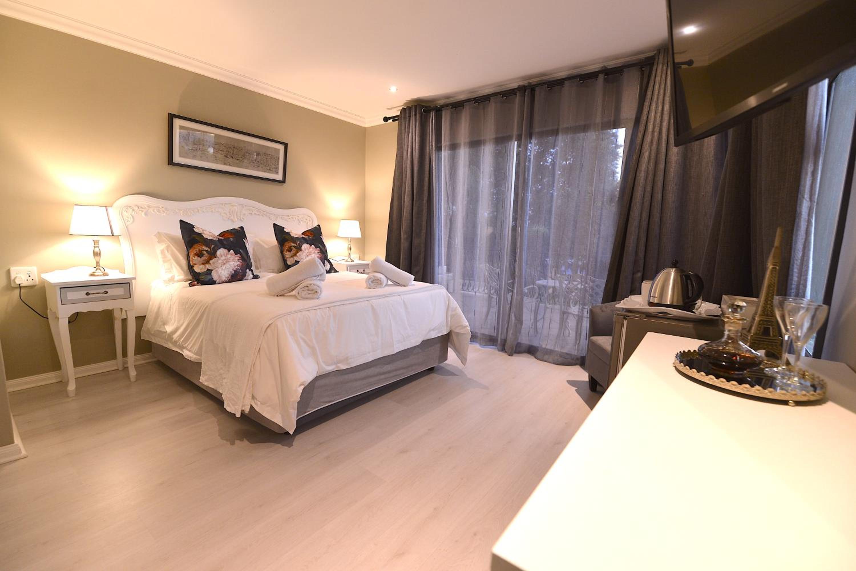 Queen Room with Spa Bath photo 1