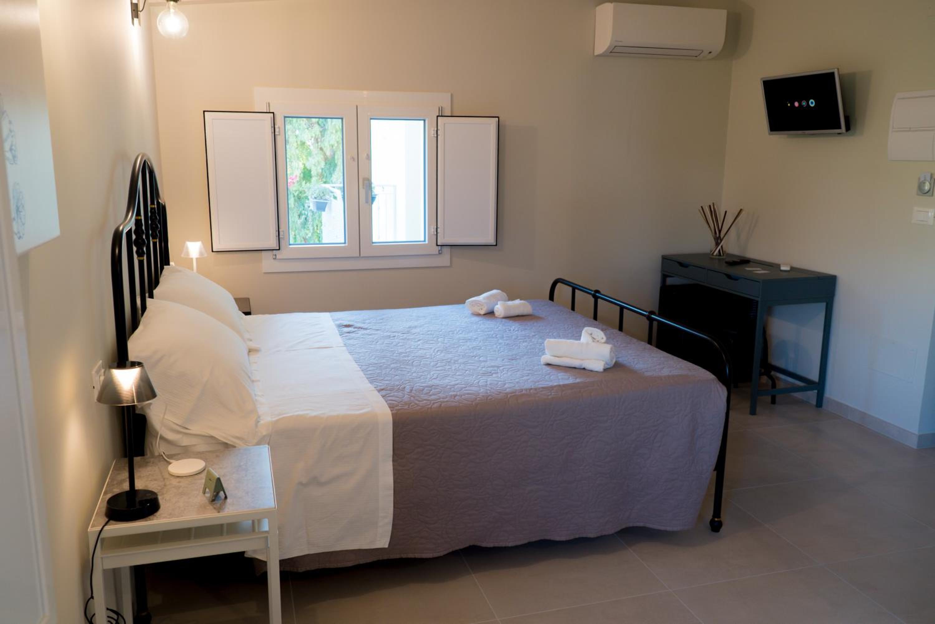 Deluxe Triple Room - Photo 11