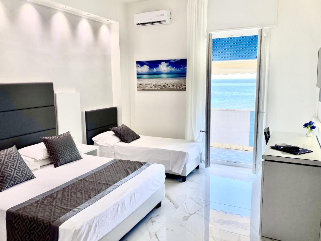 Quadruple Room with Sea View