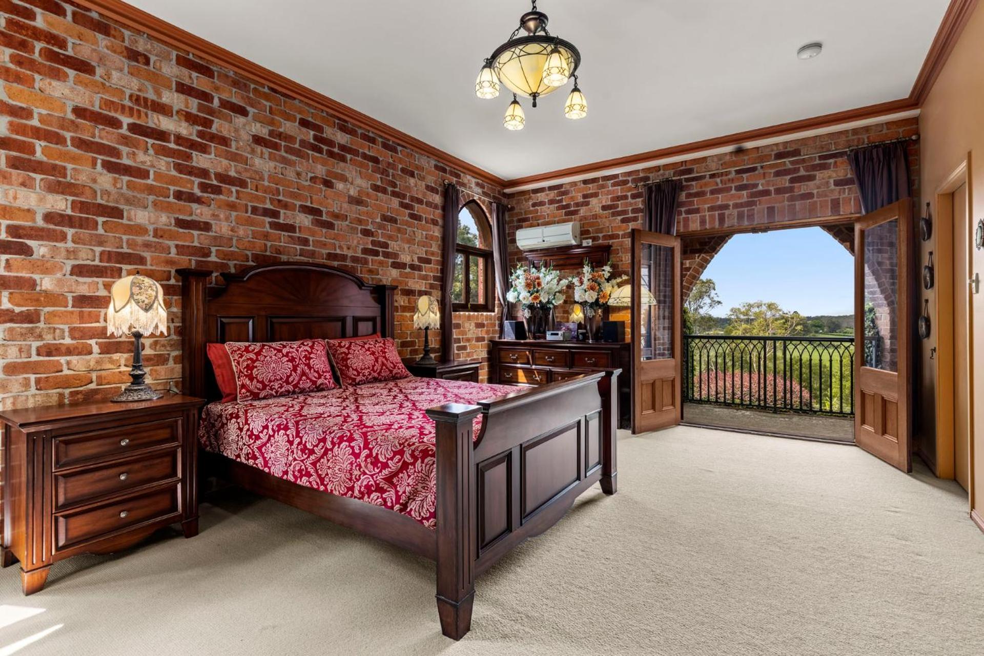 Queen Room with Balcony photo 1