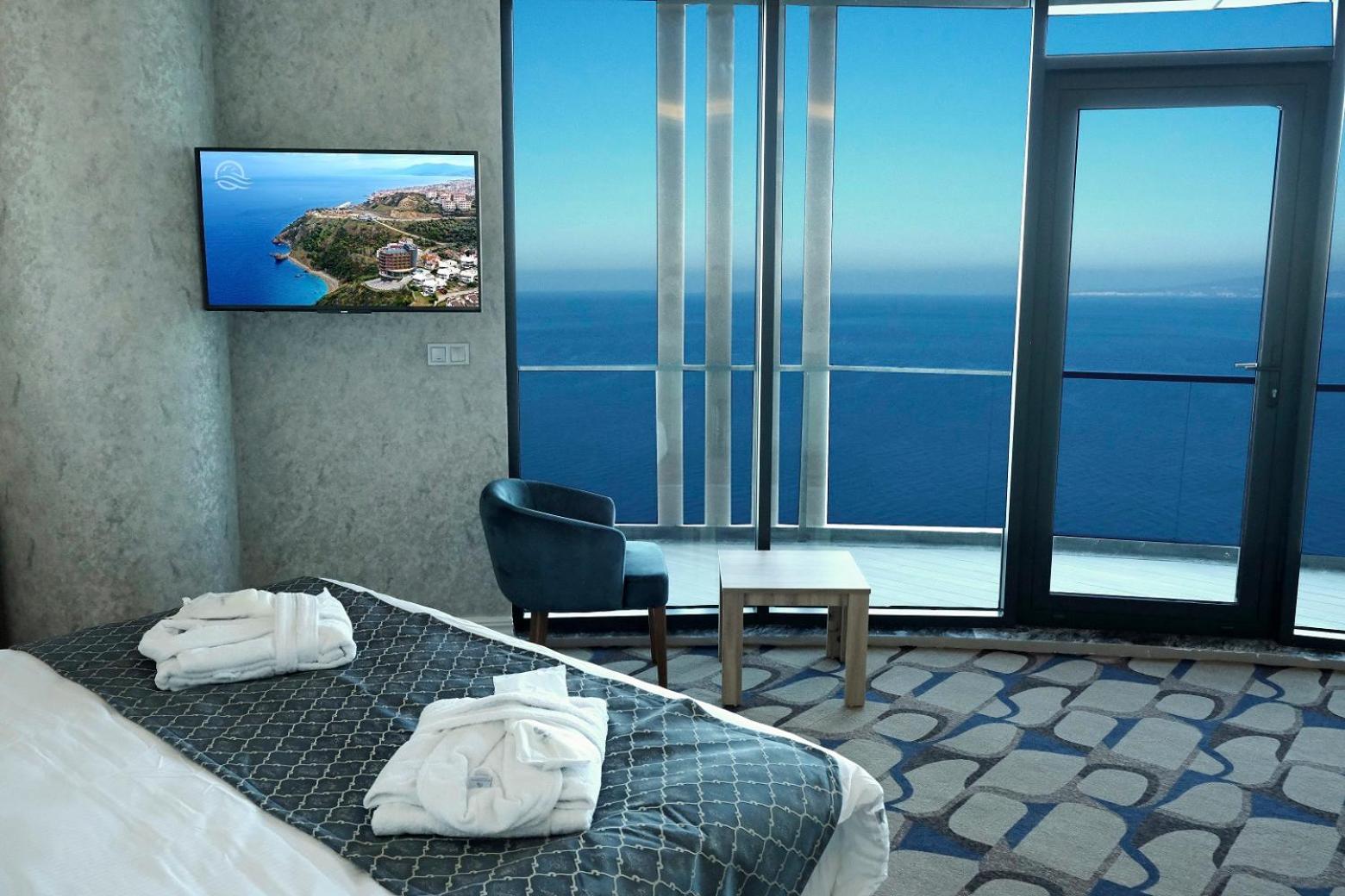 King Room with Sea View - Photo 2