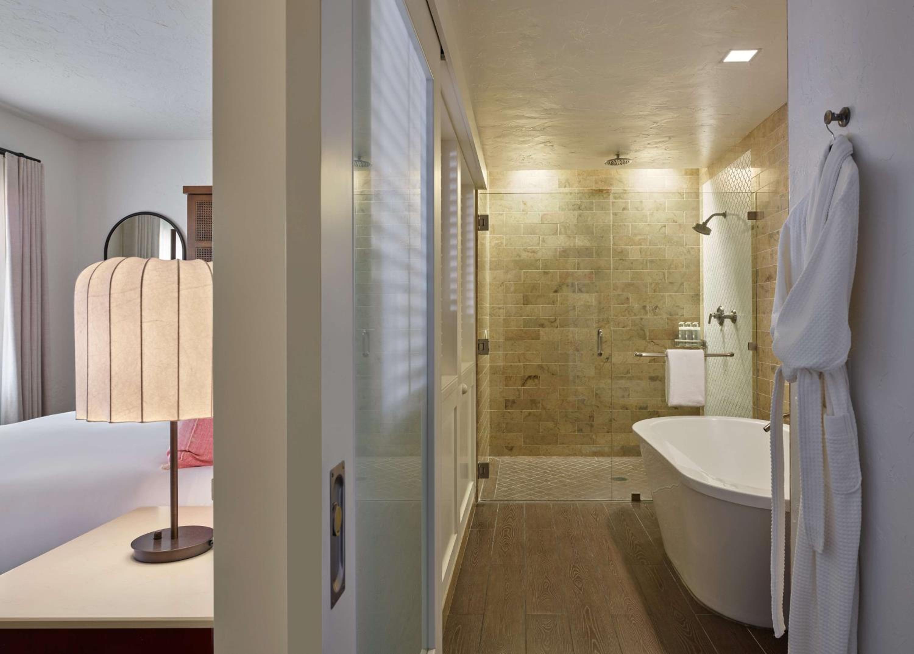 Deluxe King Suite with Ocean View - Photo 7
