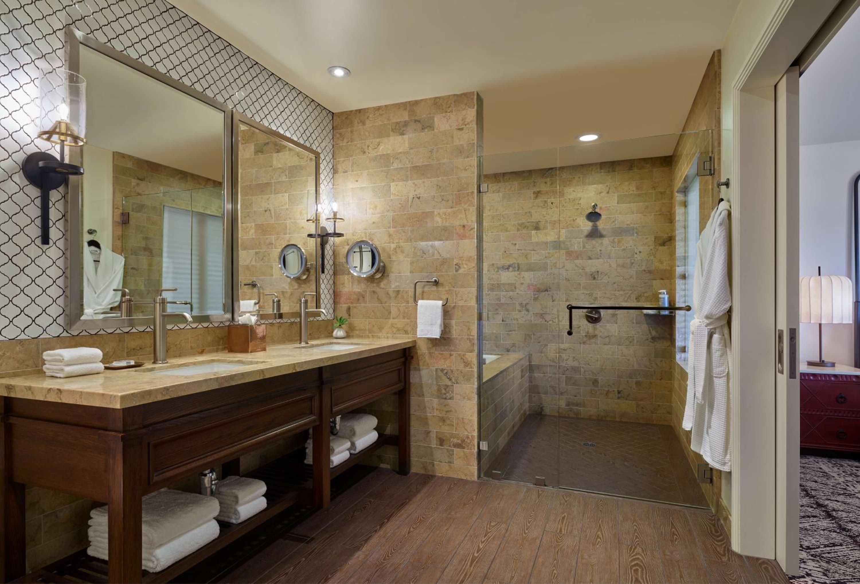 Deluxe King Suite with Ocean View - Photo 9