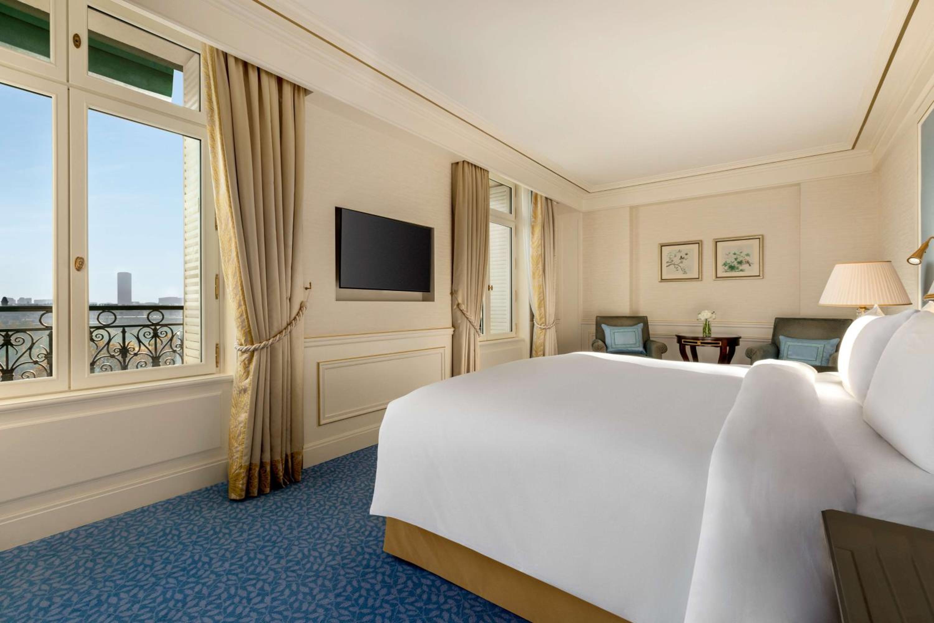 King Room with One King Bed (Non Smoking)