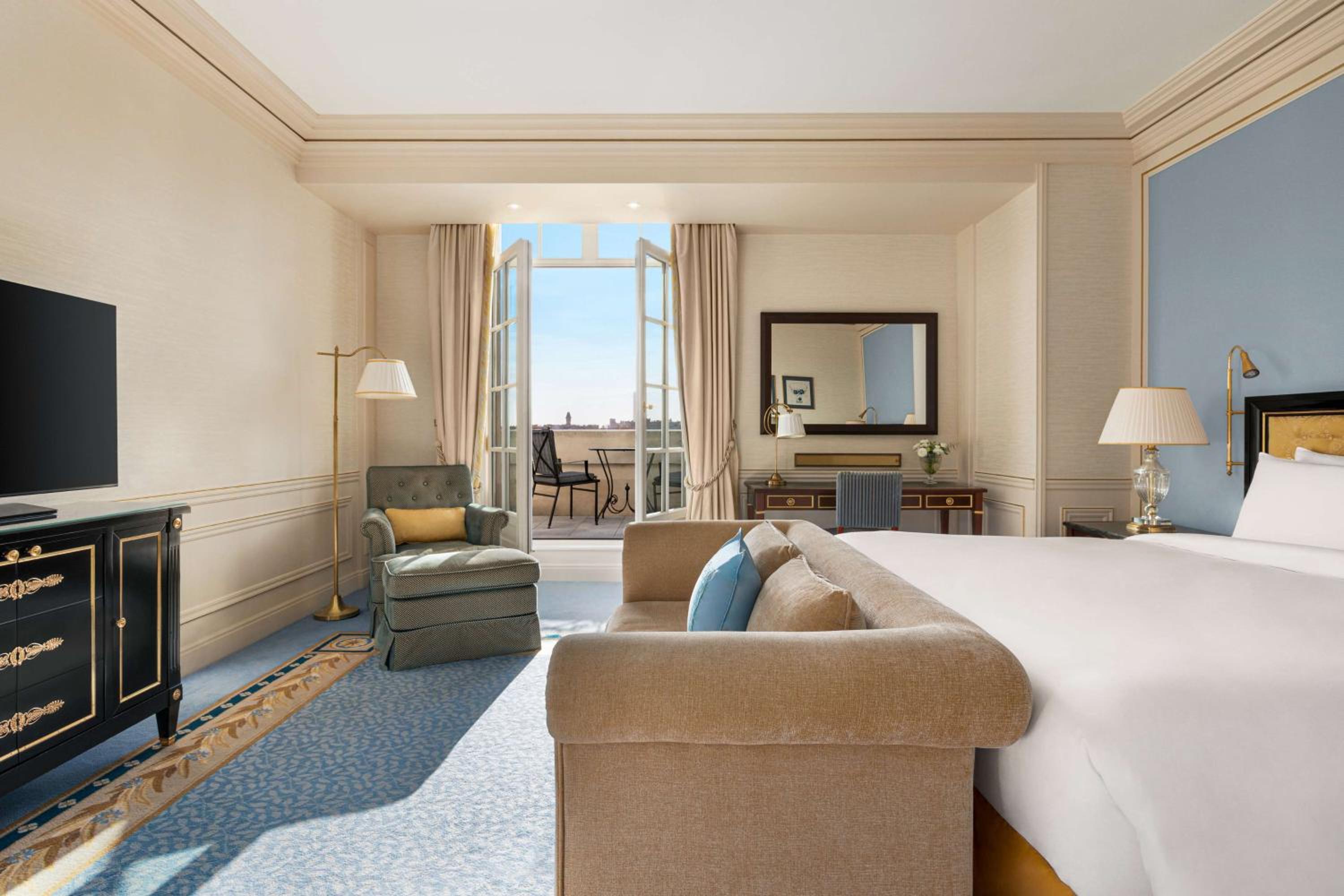 King Room with One King Bed and Terrace (Non Smoking)