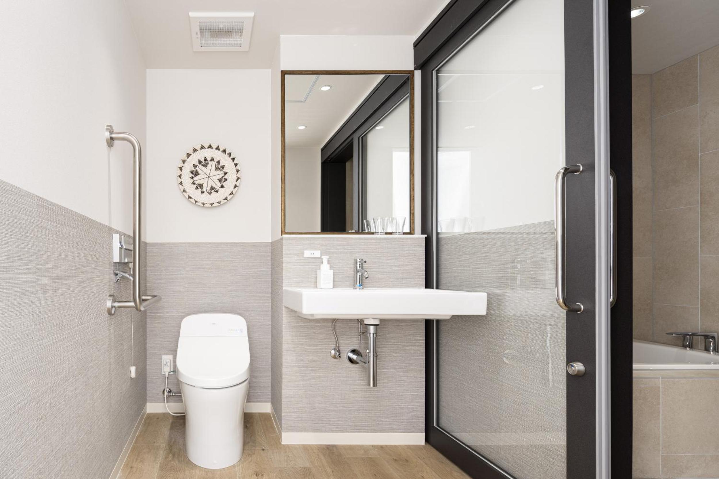 Twin Room - Disability Access photo 3