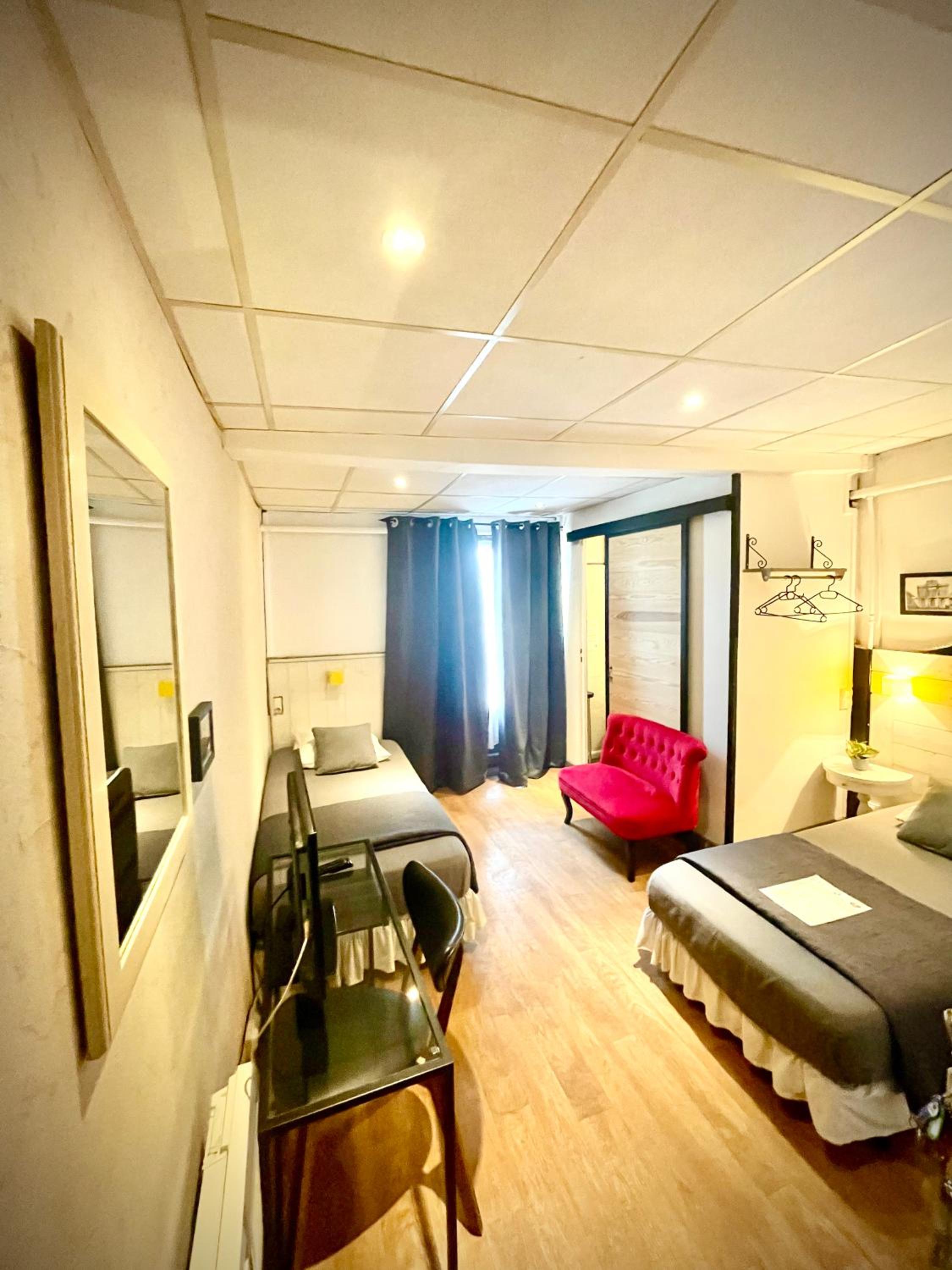 Economy Twin Room photo 3