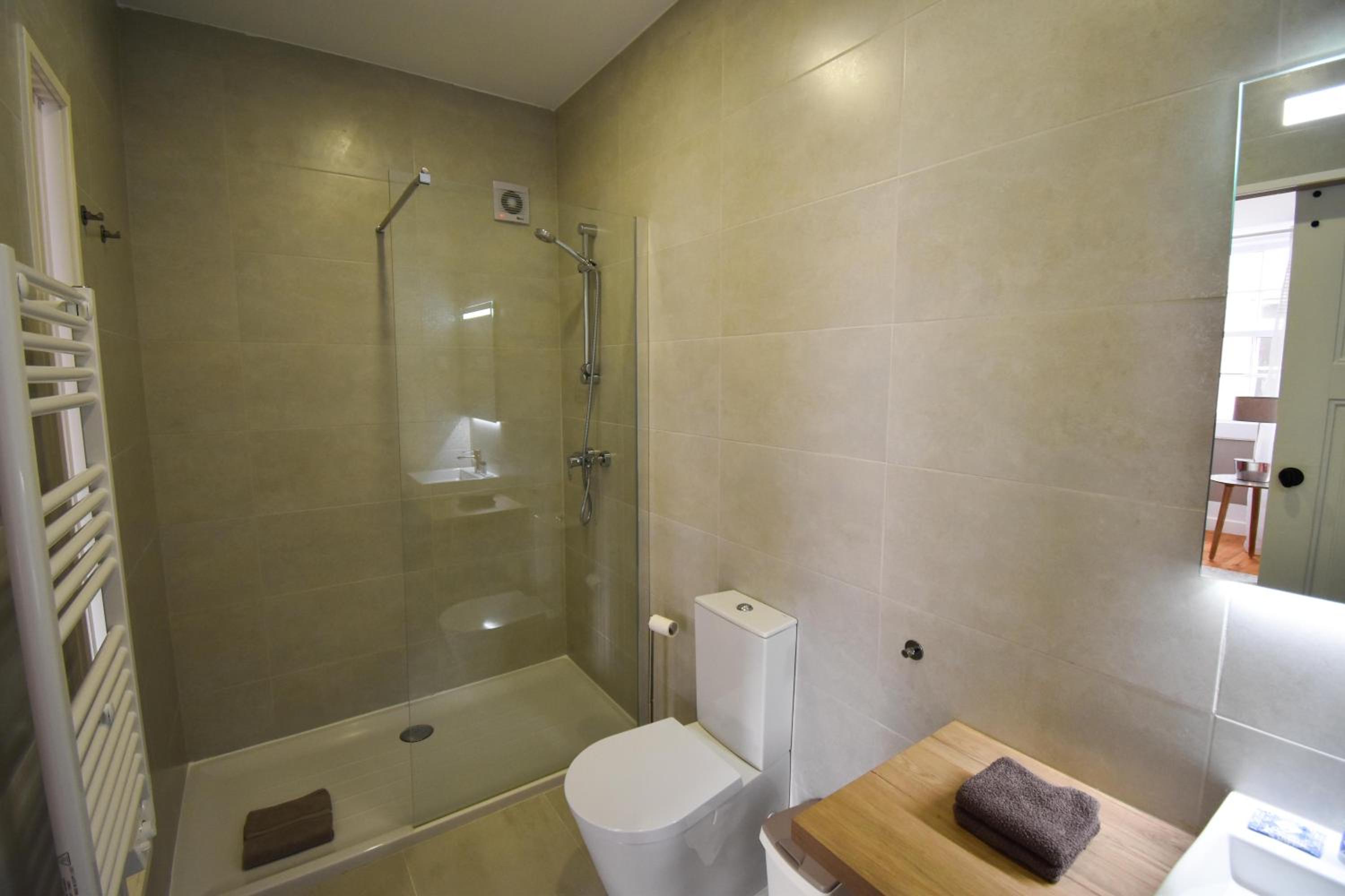 Suite - Photo 2