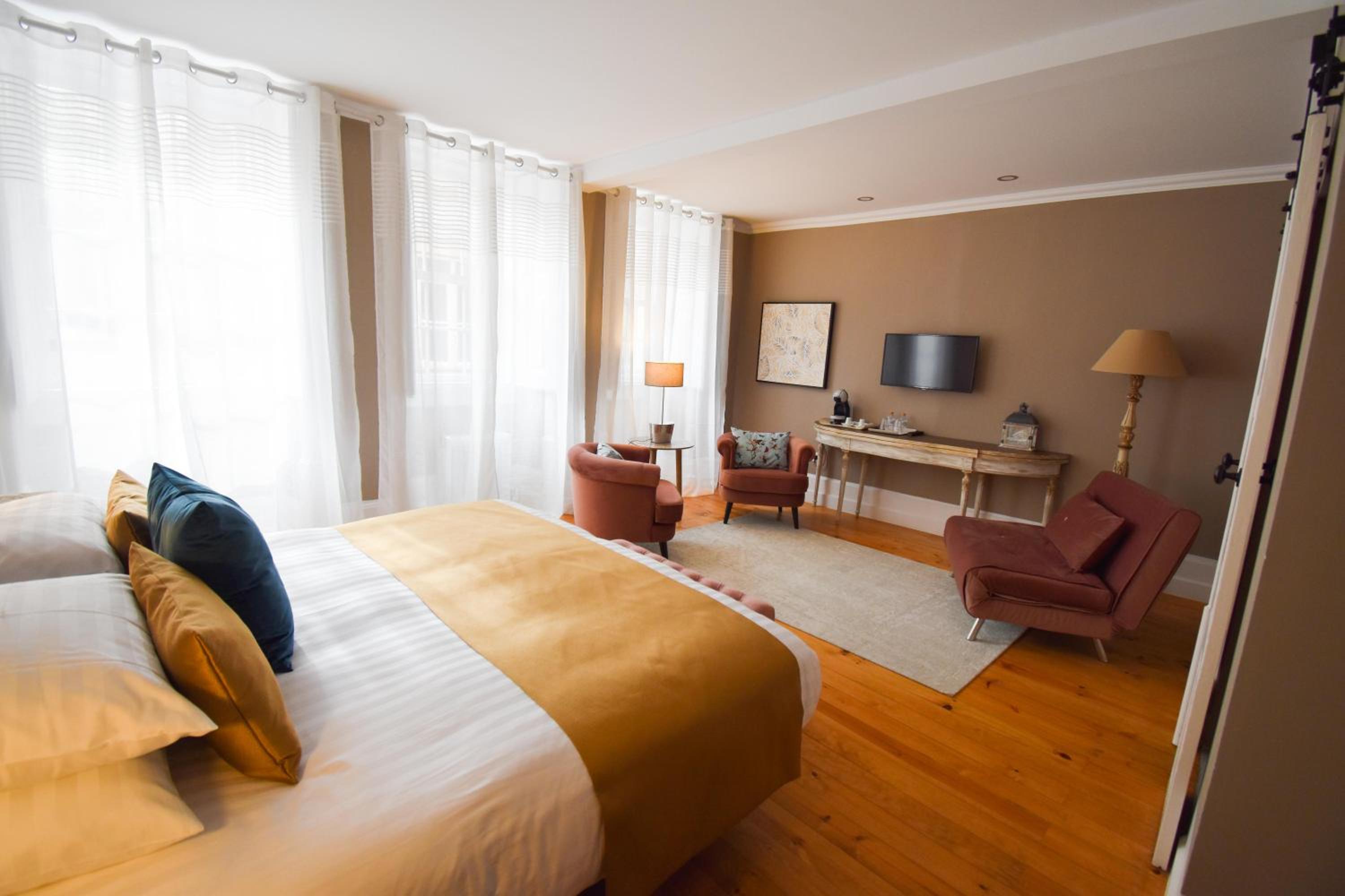 Suite - Photo 3
