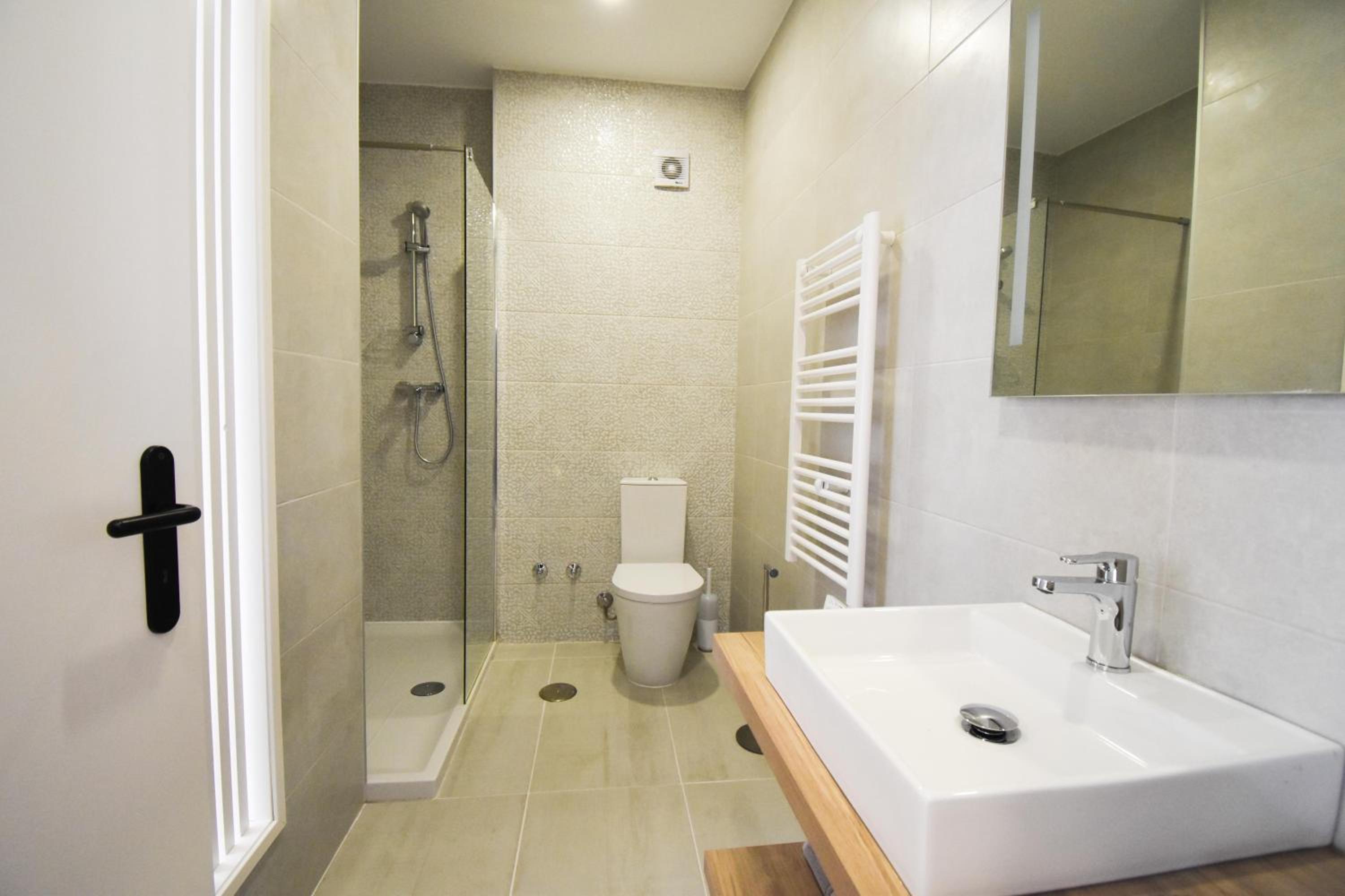 Suite with Balcony - Photo 3