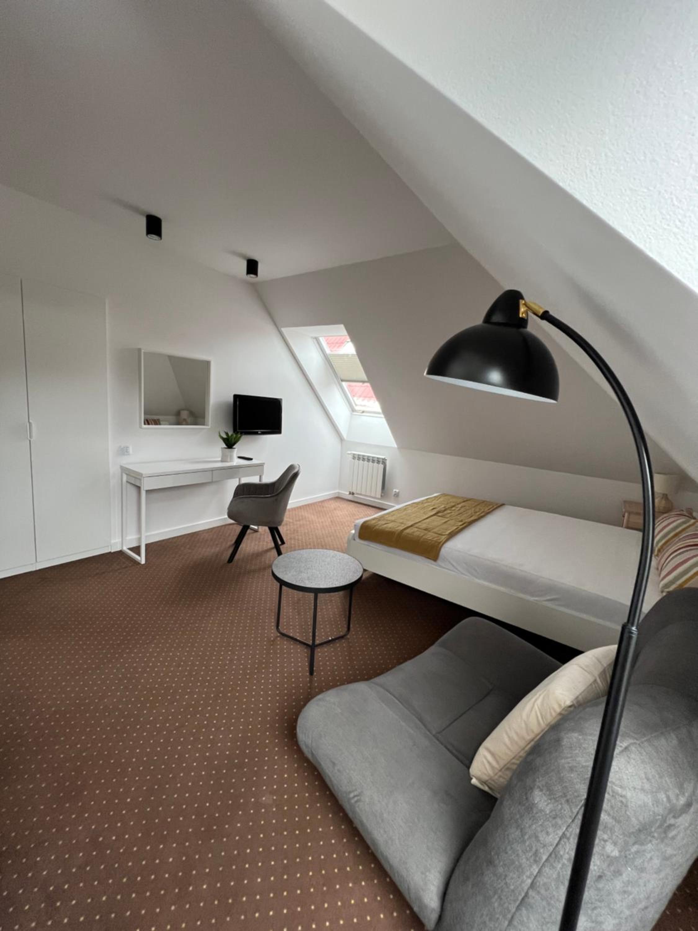 Standard Double Room - Photo 8