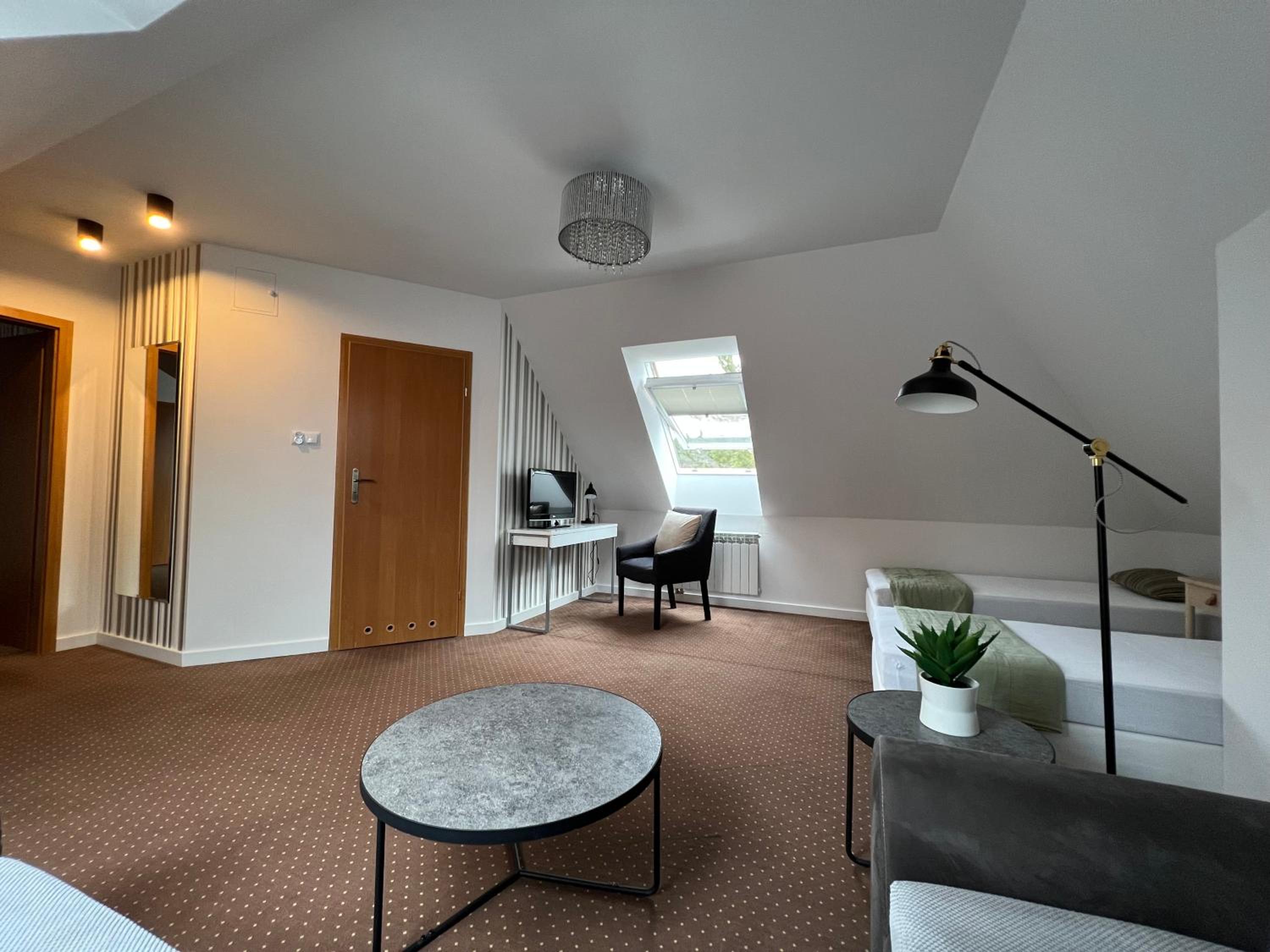 Standard Double Room - Photo 10
