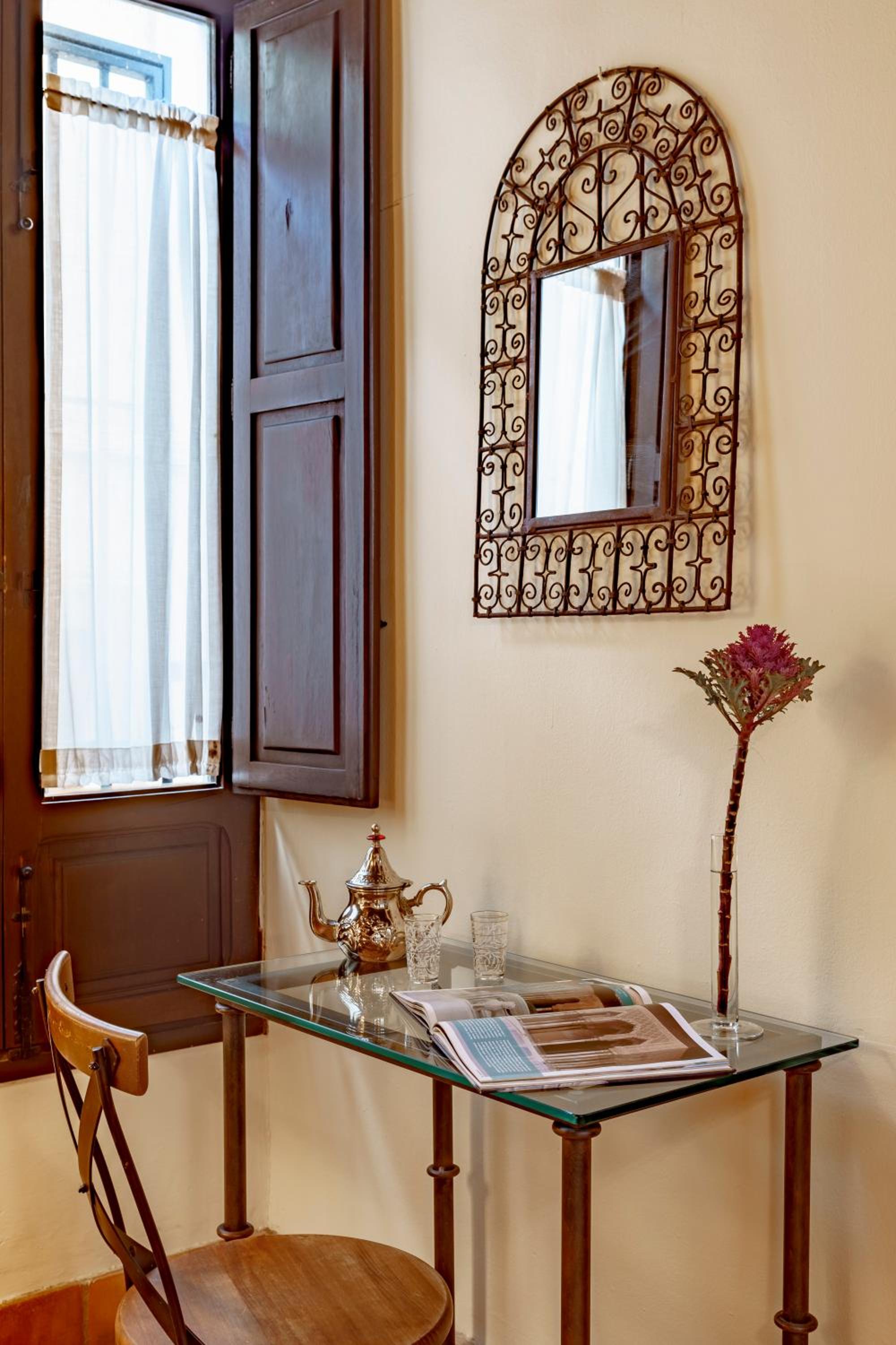 Standard Double or Twin Room - Photo 9