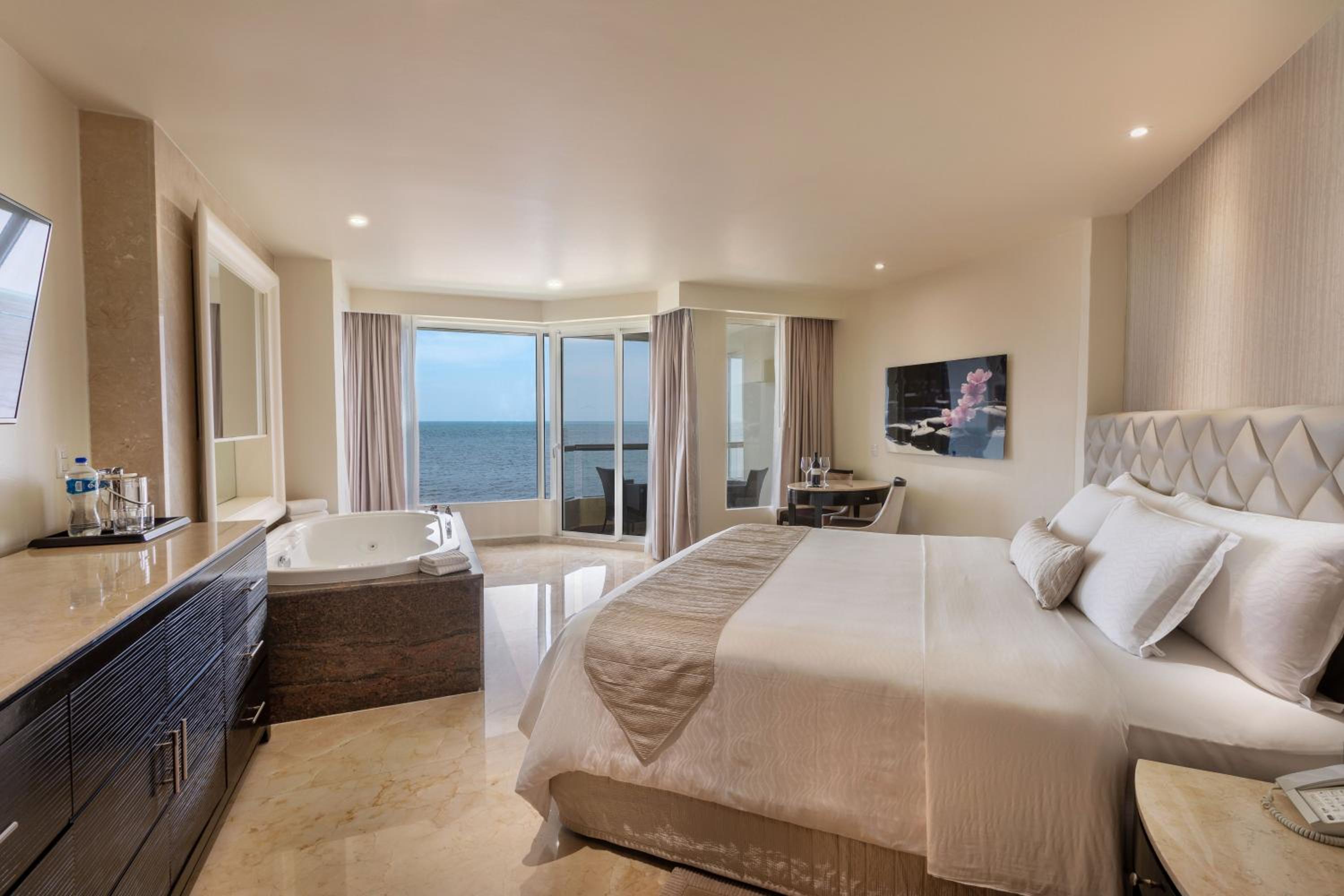 Superior Deluxe Ocean Front - Kids & Teens Free