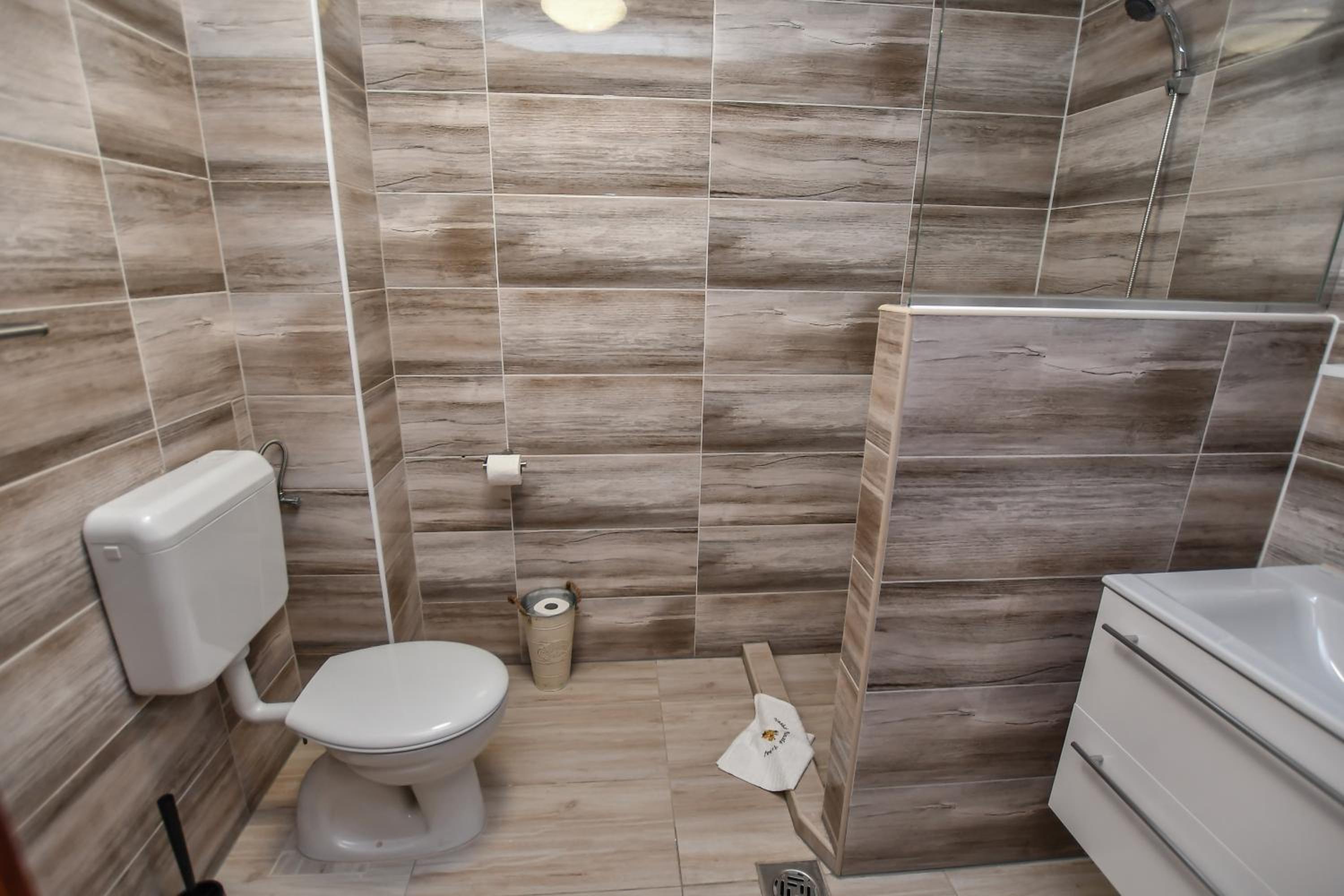 Large Double or Twin Room - Photo 6