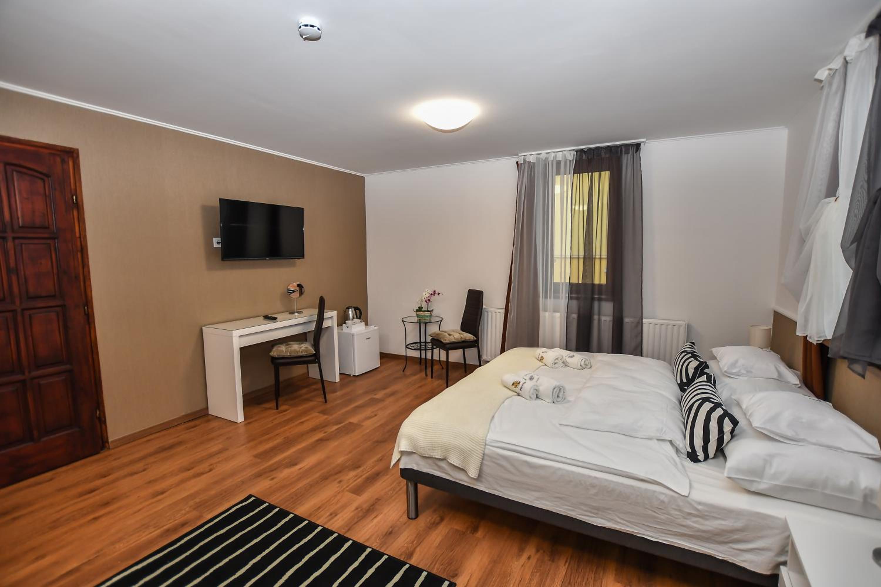 Large Double or Twin Room - Photo 2