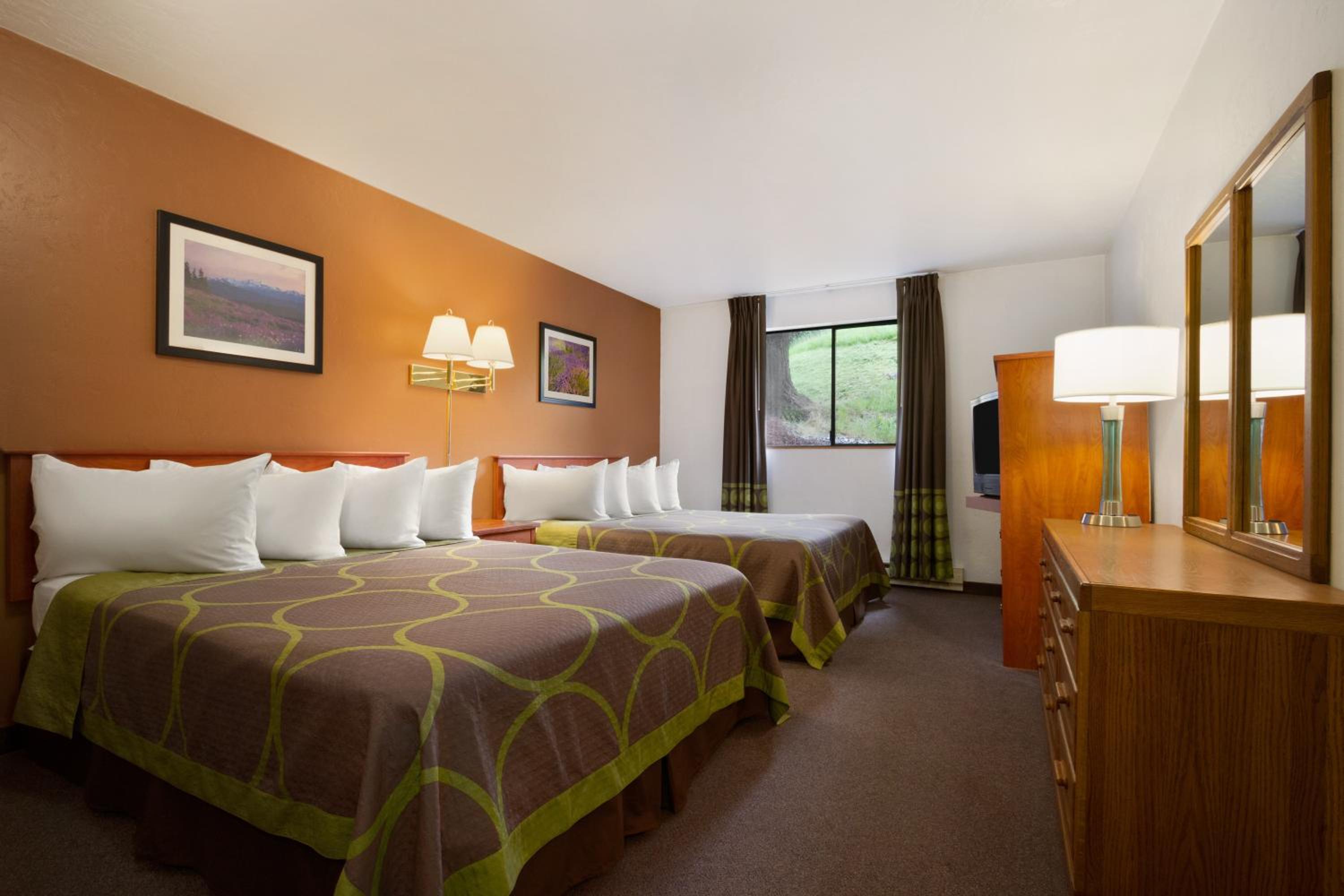 Studio Suite with Two Queen Beds - Non-Smoking - Photo 3