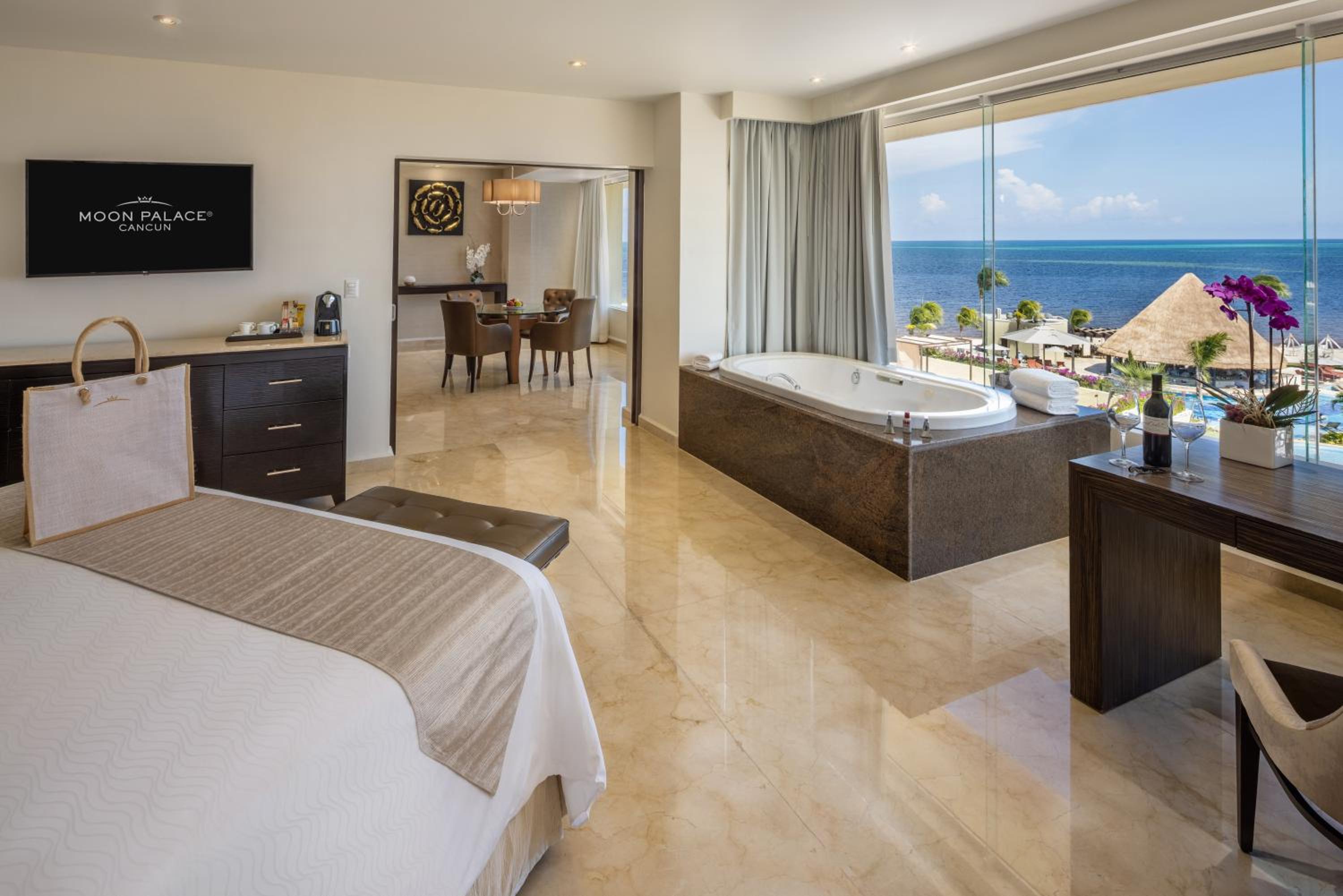 Superior Governor Suite Ocean View - King Size Bed