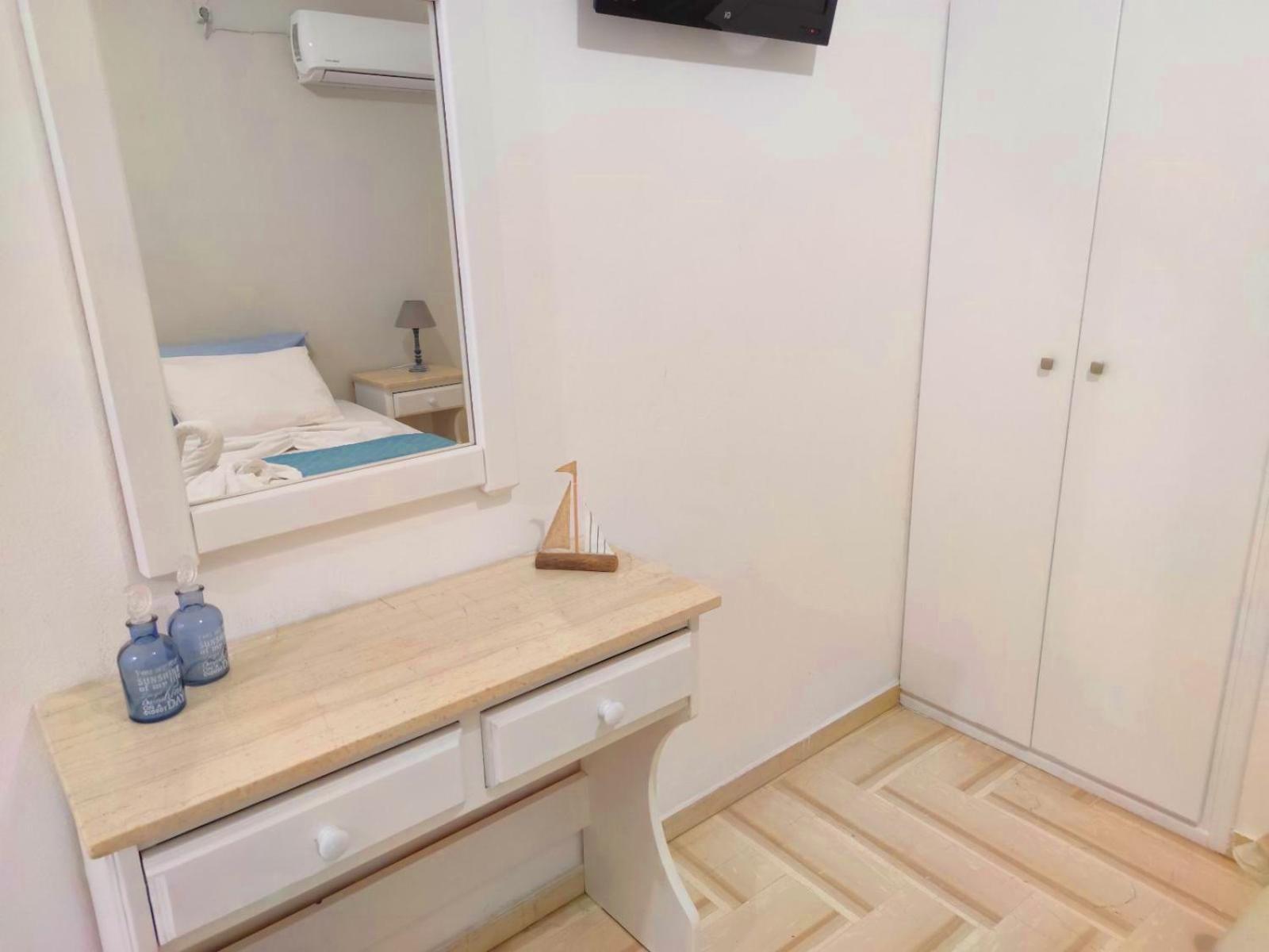 Double or Twin Room - Photo 8