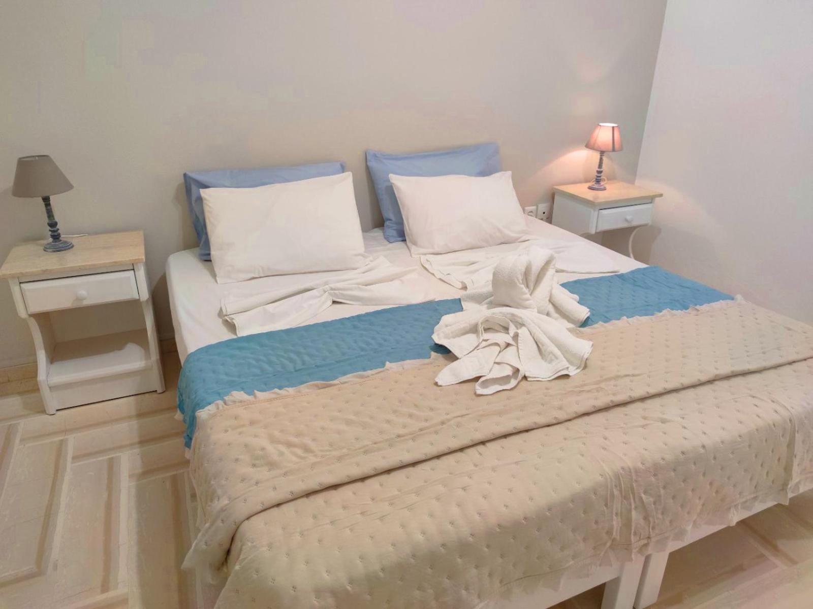 Double or Twin Room - Photo 4