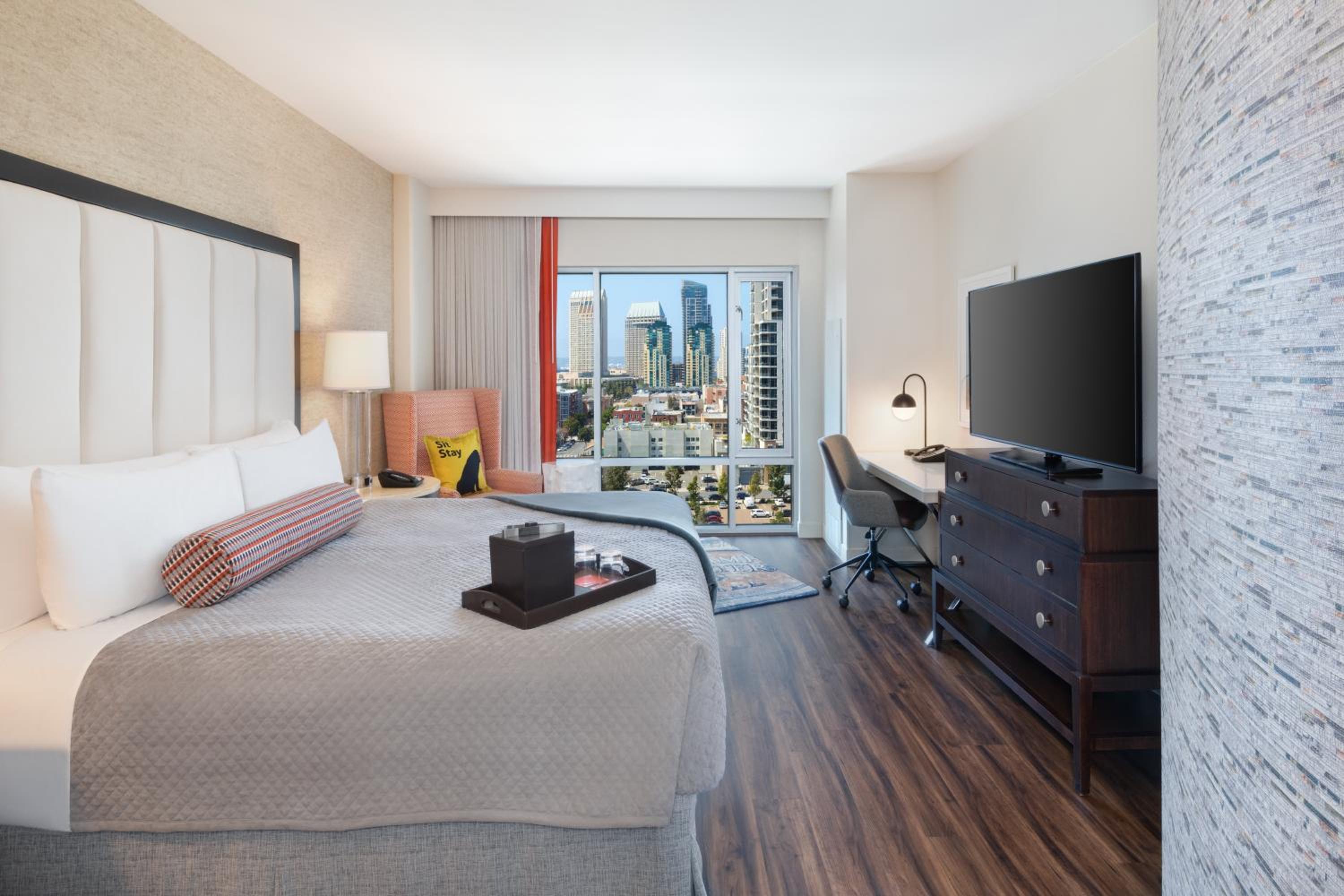 Premium King Room with View - Photo 2