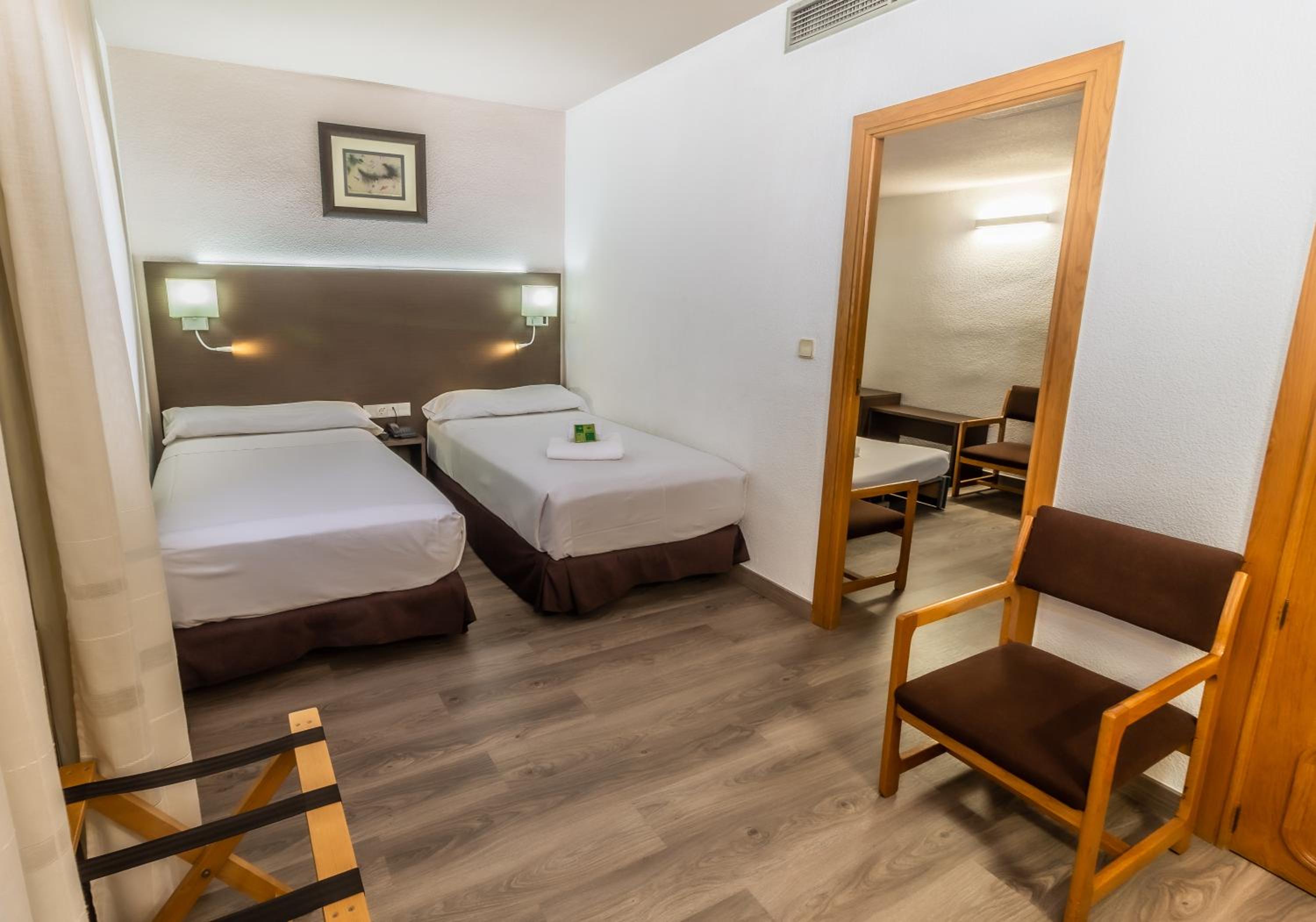 Standard Triple Room - Photo 2
