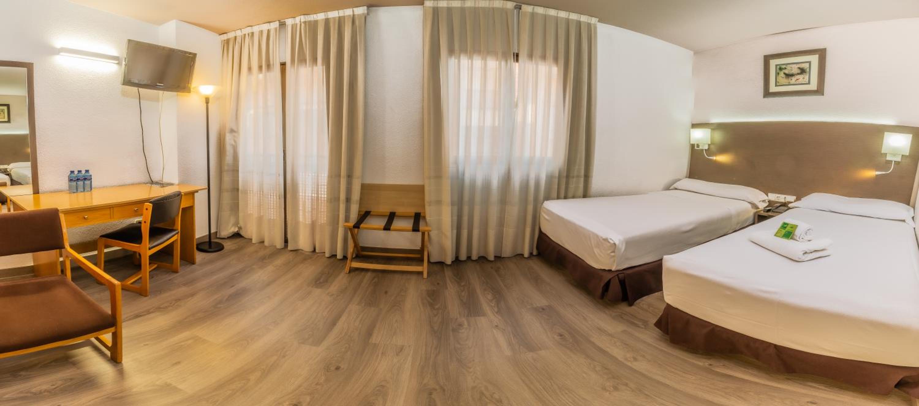 Standard Triple Room - Photo 5