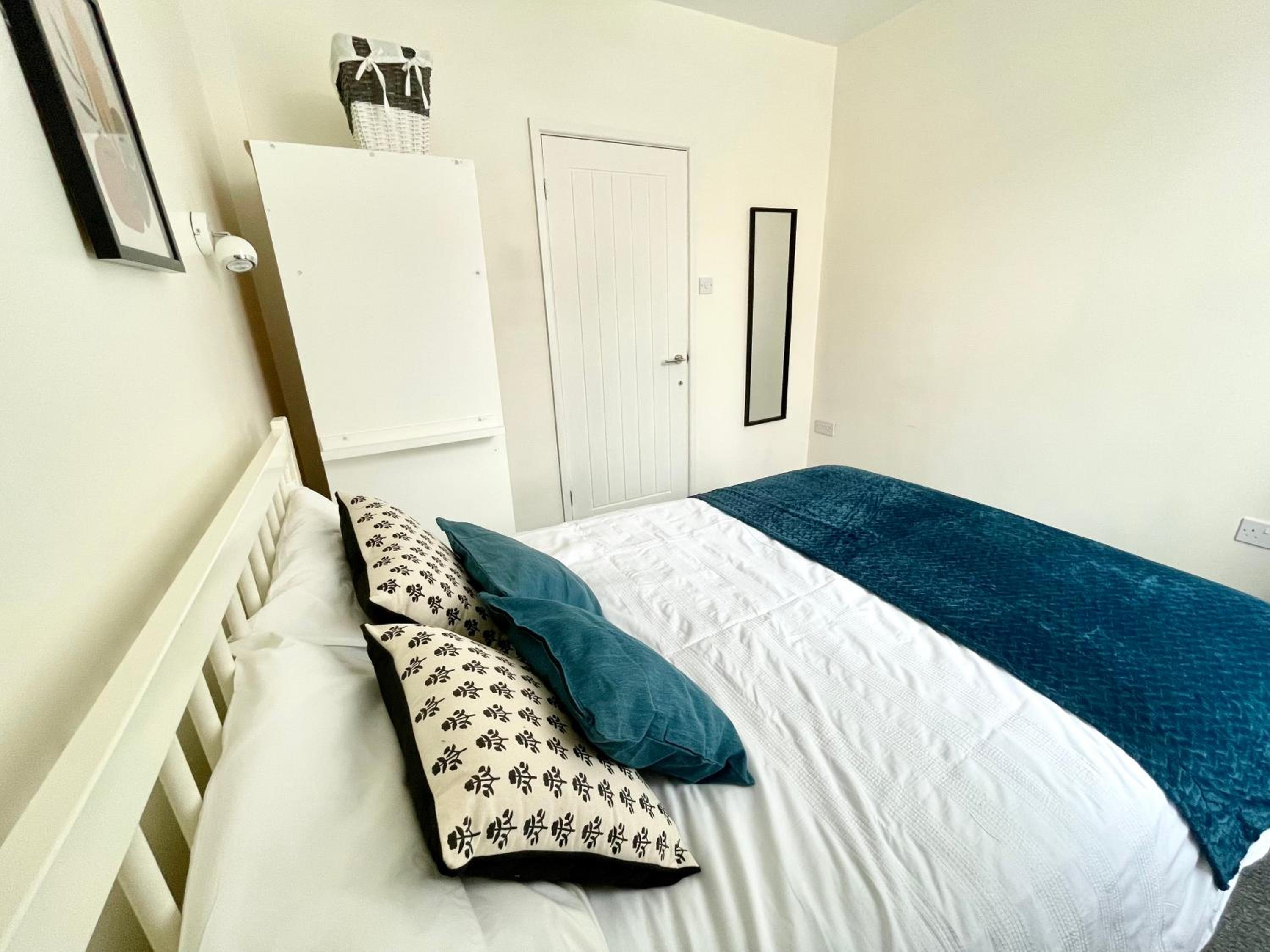Two-Bedroom Apartment - Photo 10