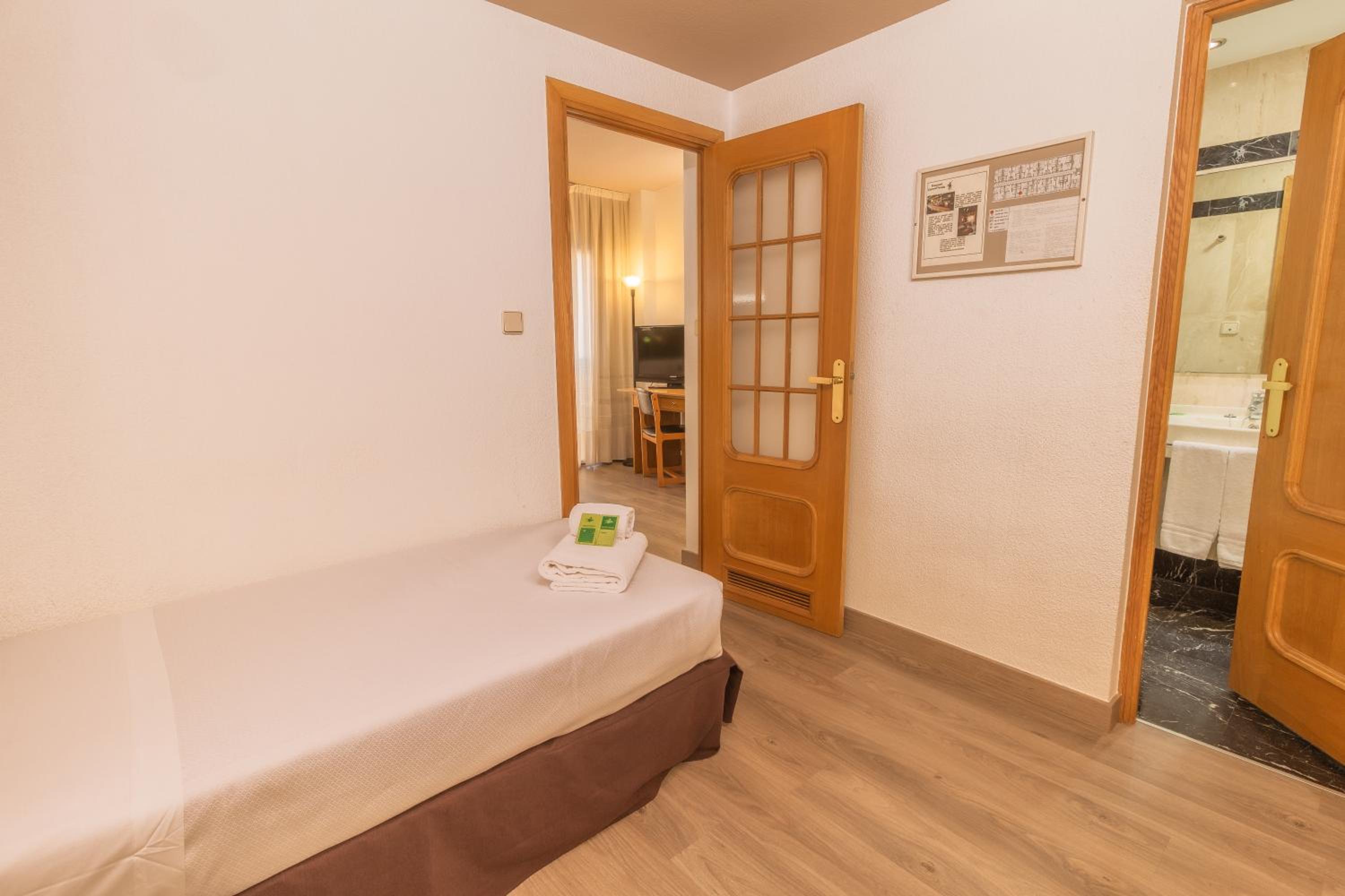 Superior Triple Room - Photo 3