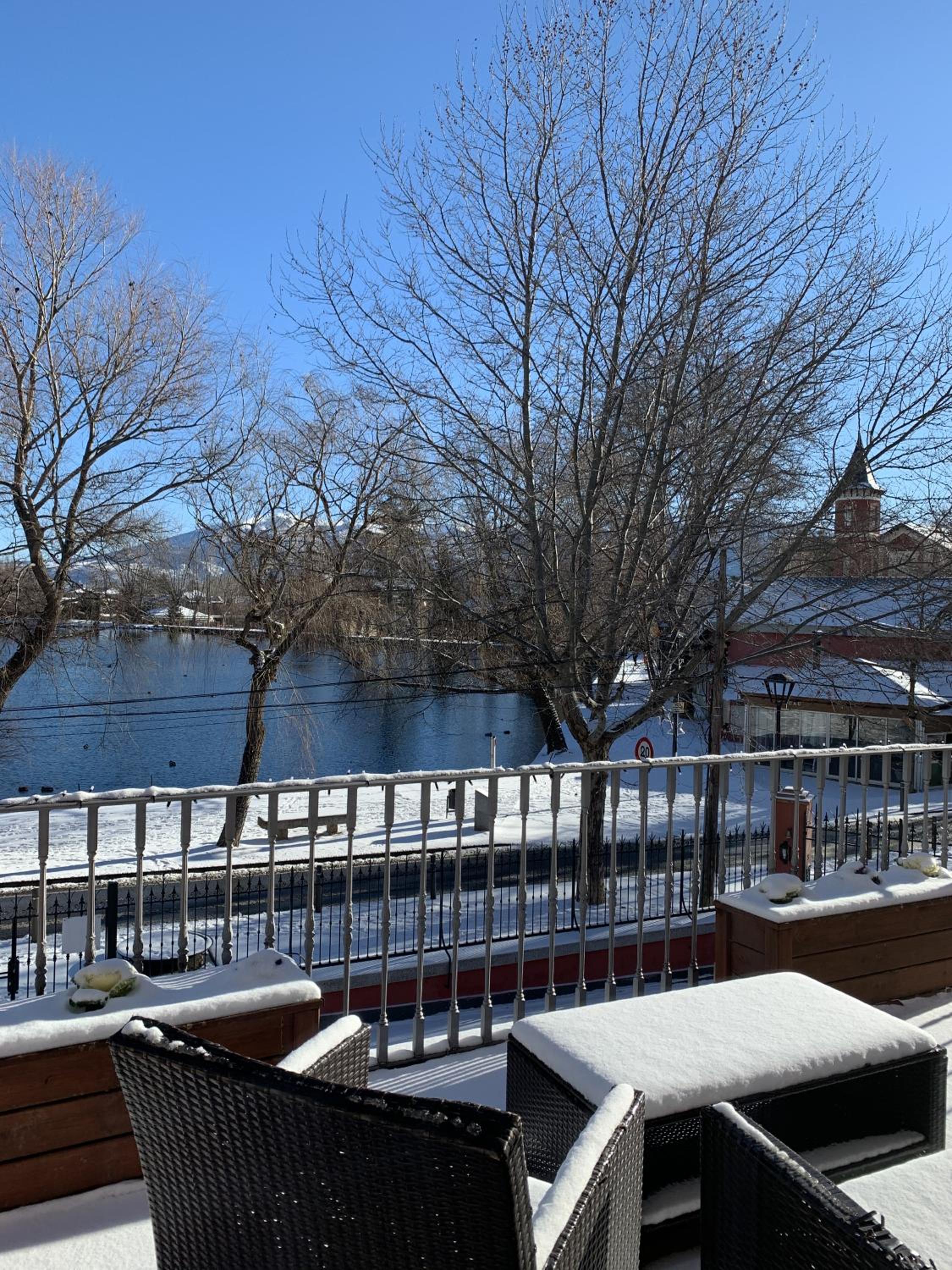 Two-Bedroom Apartment with Terrace and Lake View photo 2