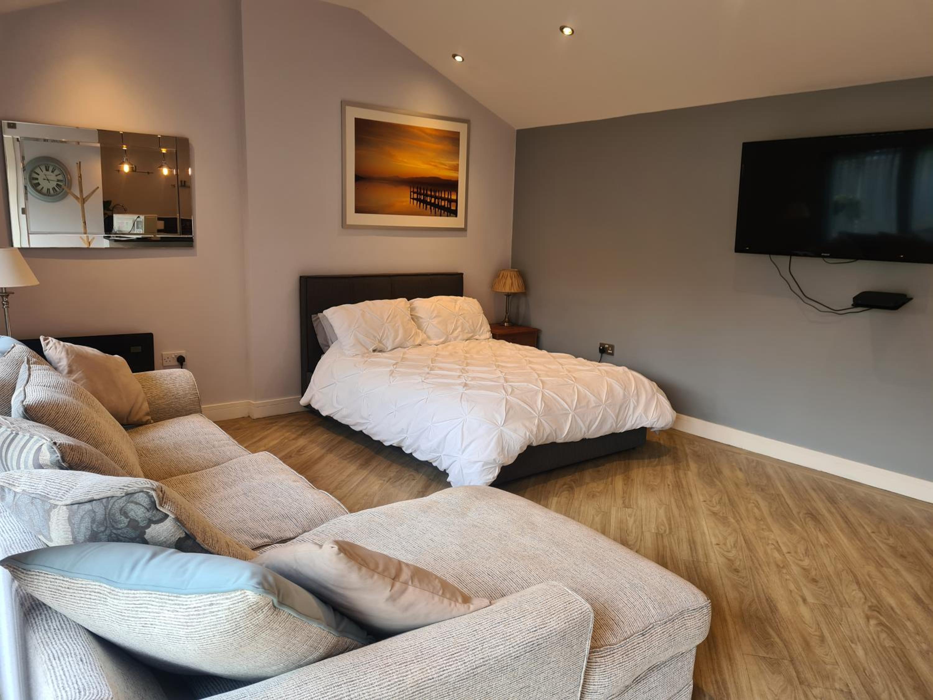 One-Bedroom Apartment - Photo 16